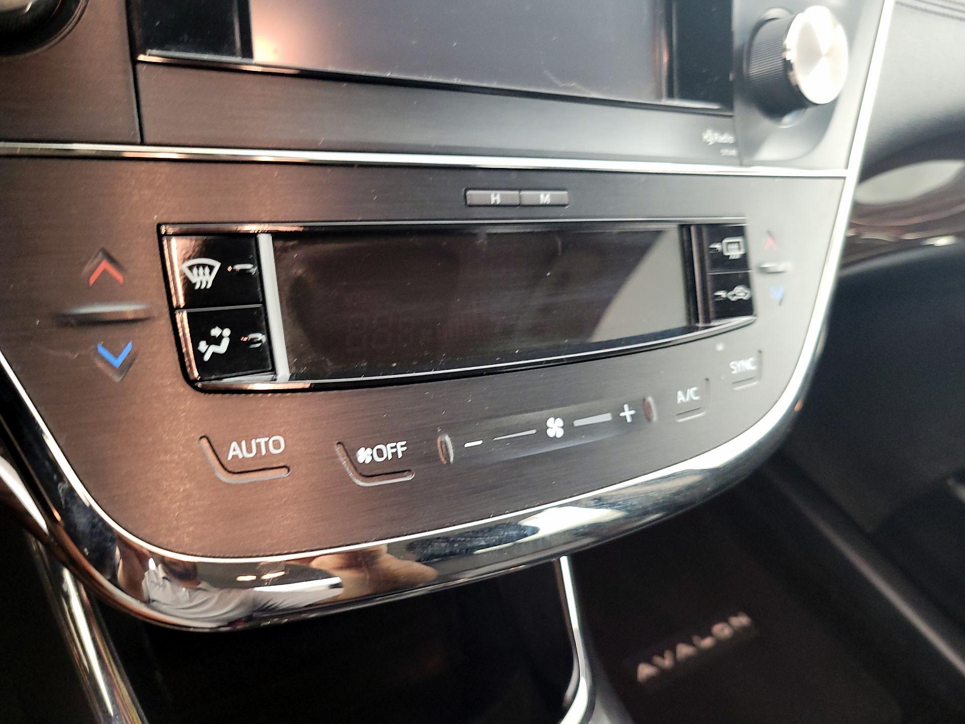 Thumbnail: 2014 Toyota Avalon - 16