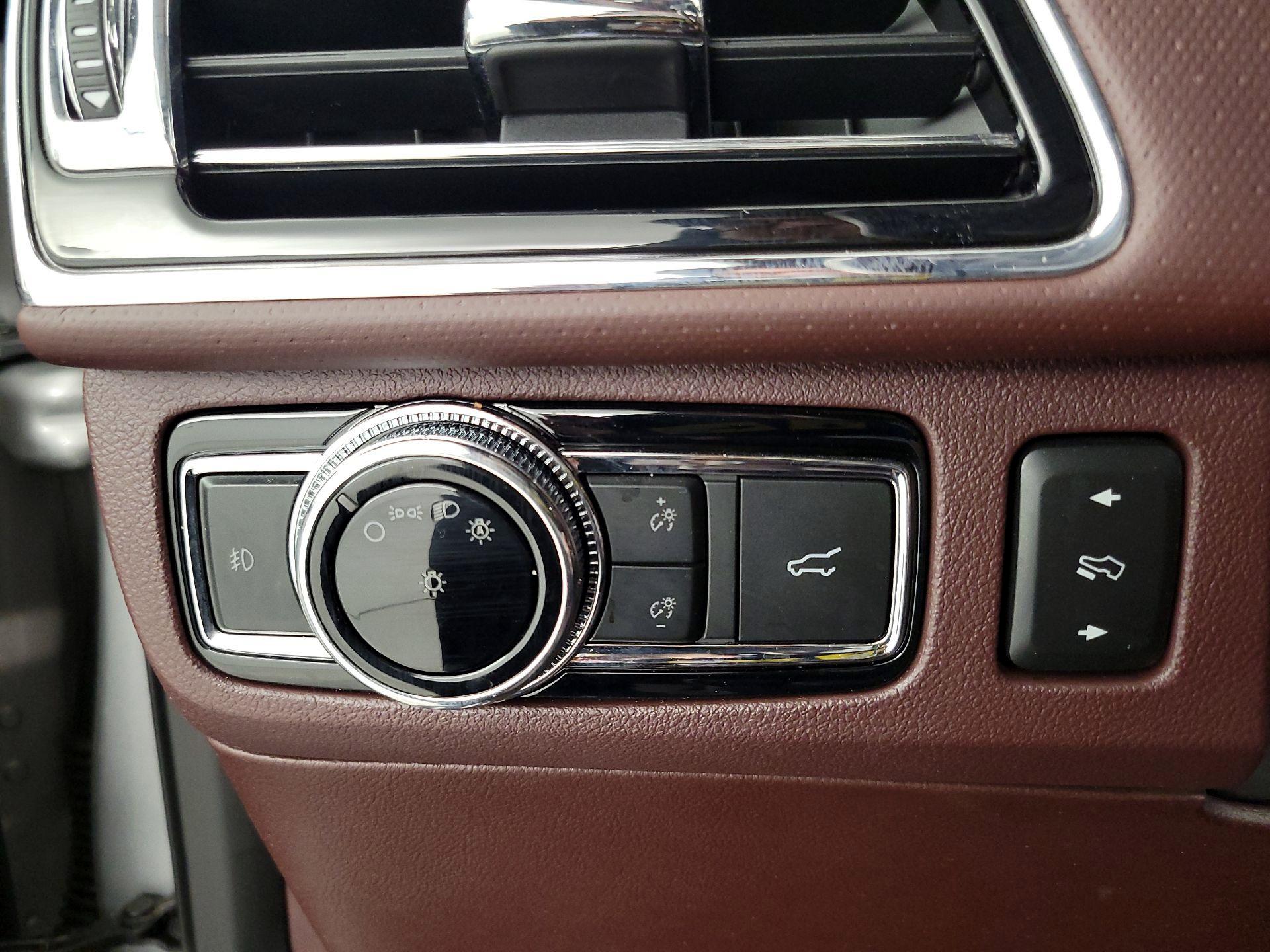 Thumbnail: 2019 Lincoln Navigator L - 13