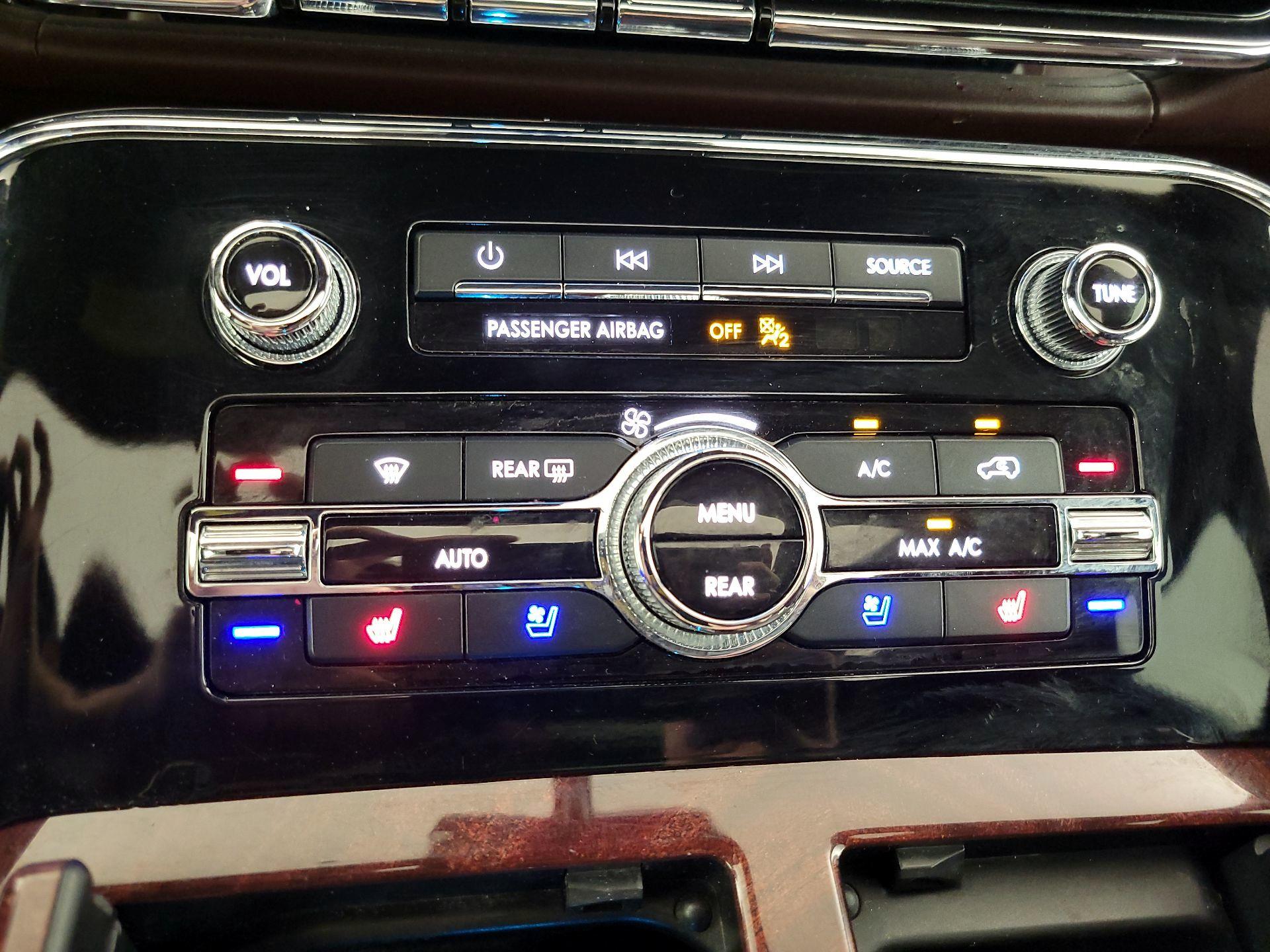 Thumbnail: 2019 Lincoln Navigator L - 17