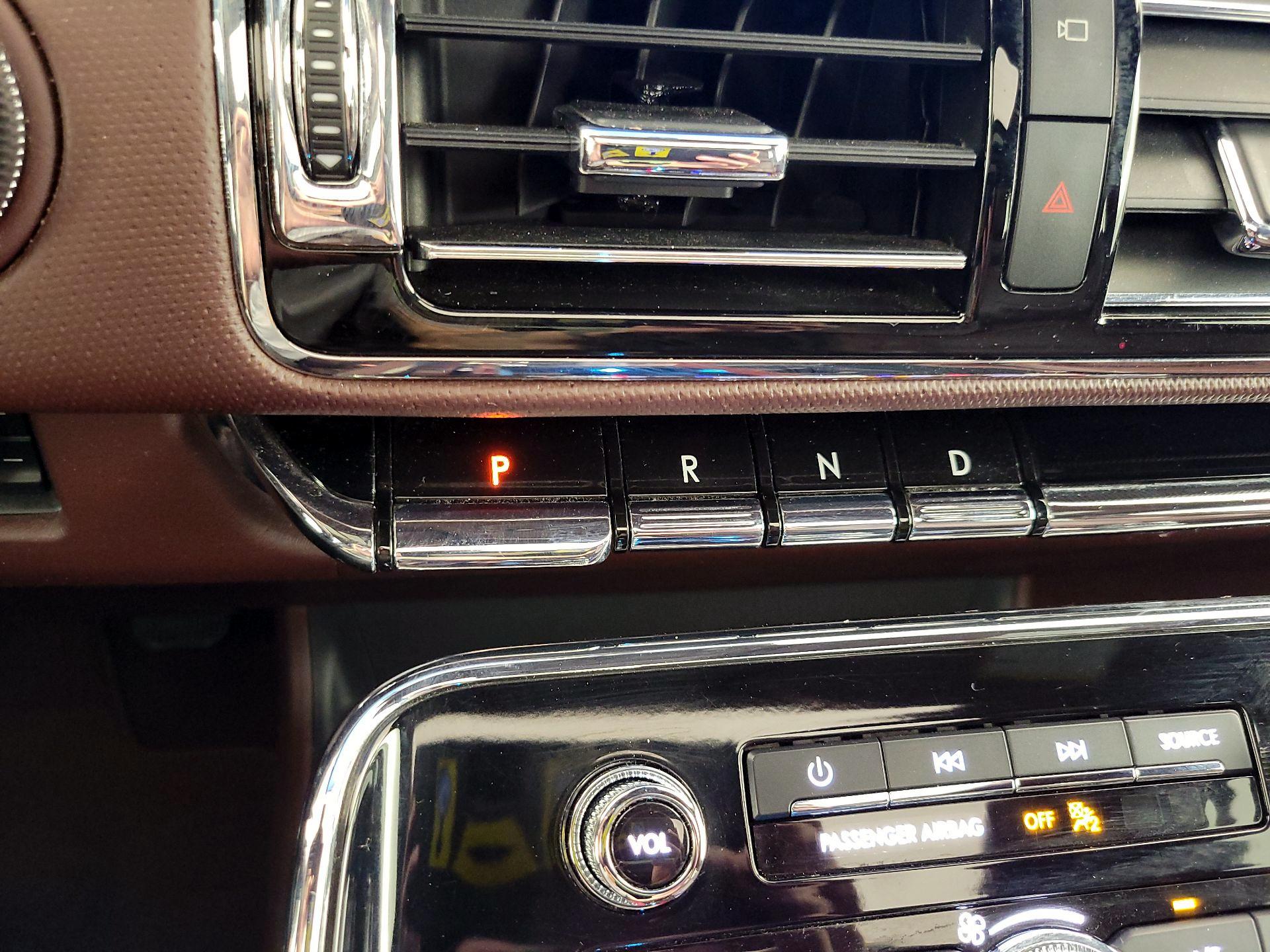 Thumbnail: 2019 Lincoln Navigator L - 18