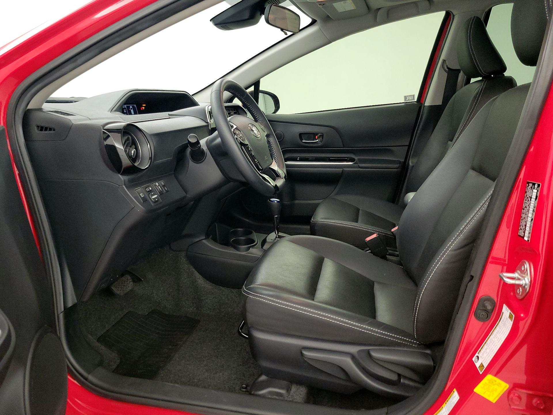 Thumbnail: 2018 Toyota Prius c - 11