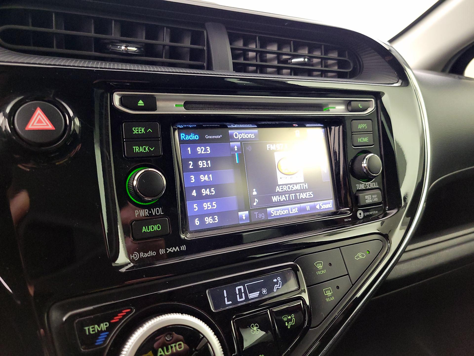 Thumbnail: 2018 Toyota Prius c - 15
