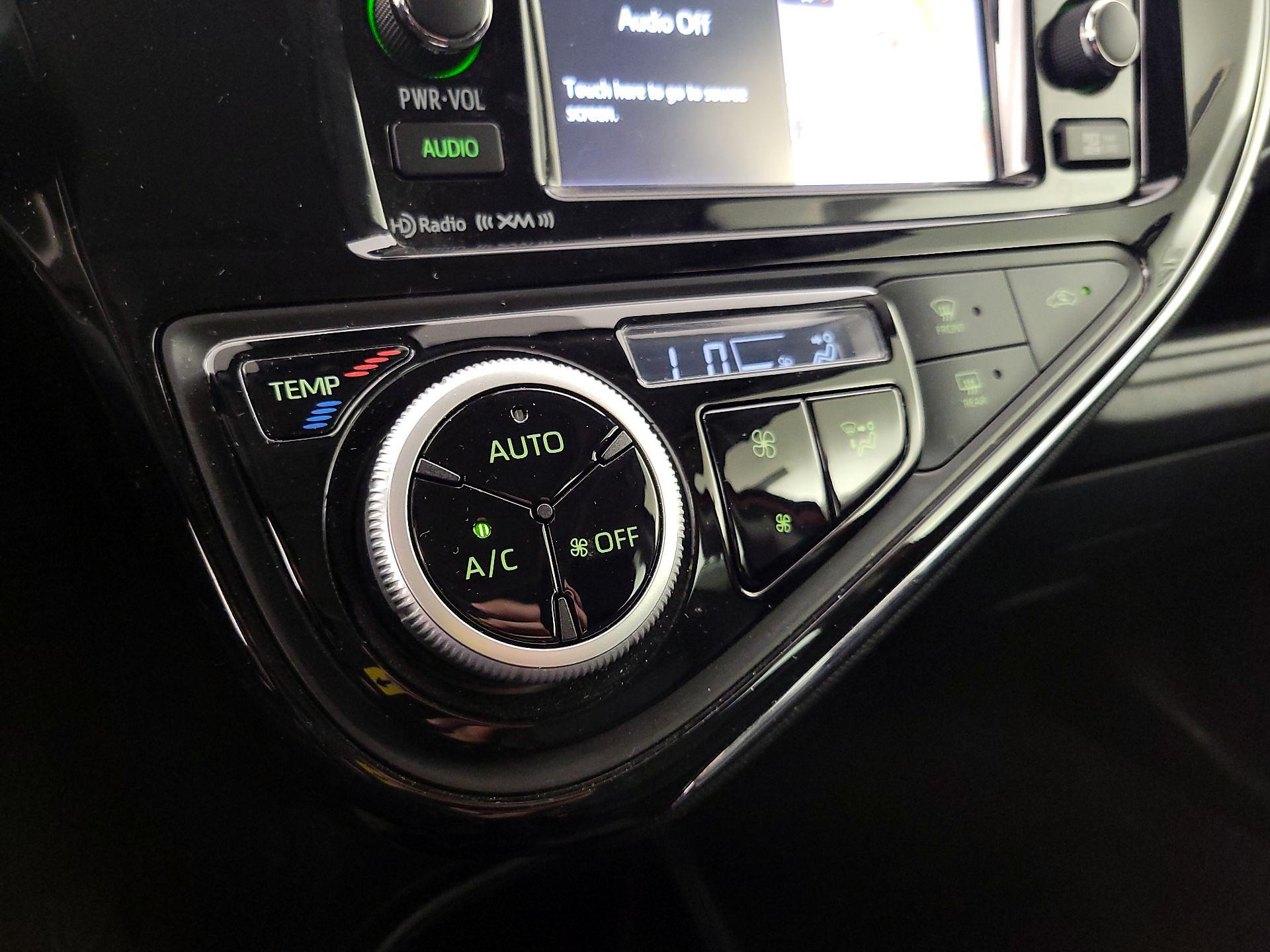 Thumbnail: 2018 Toyota Prius c - 16