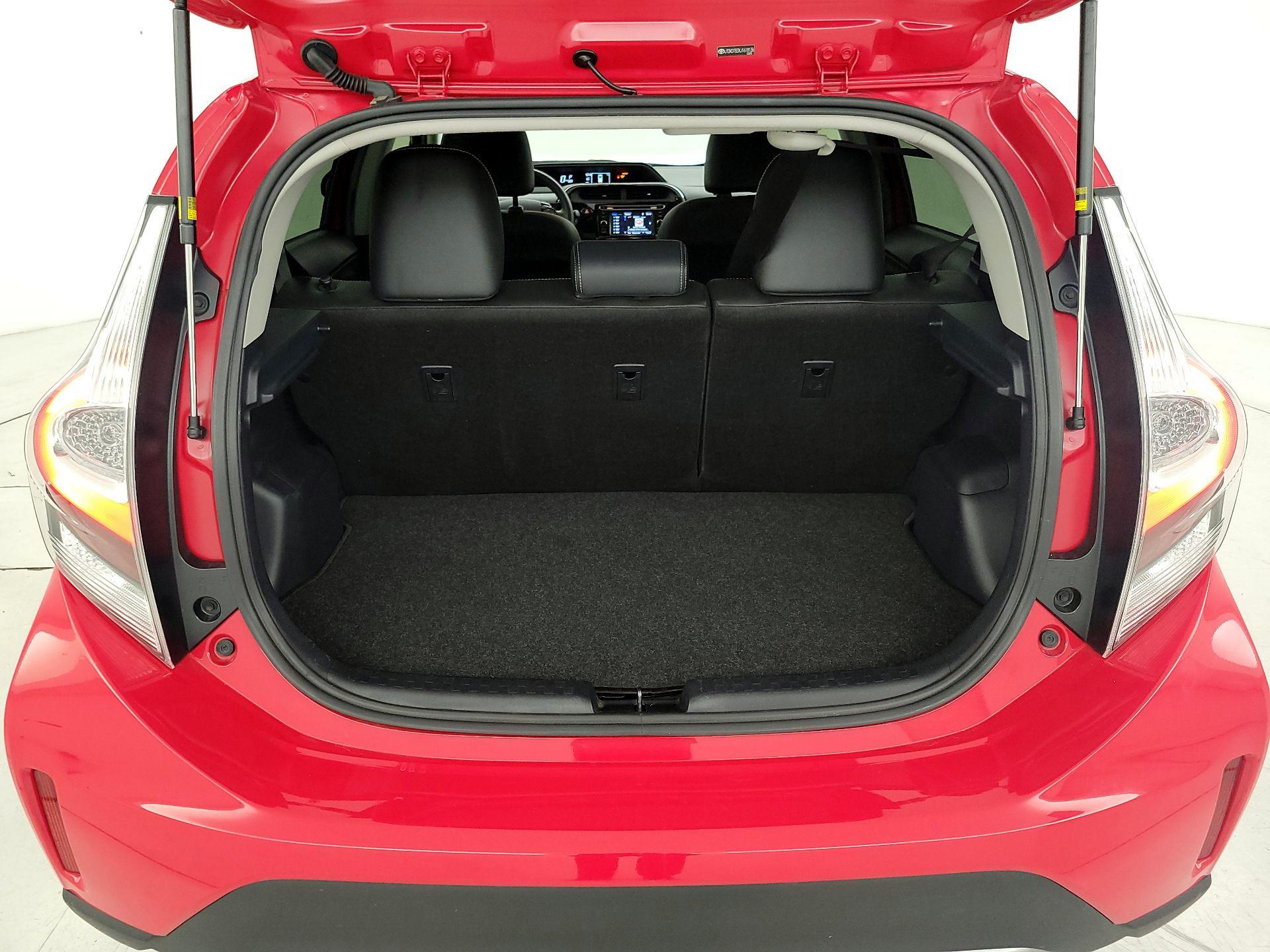 Thumbnail: 2018 Toyota Prius c - 20