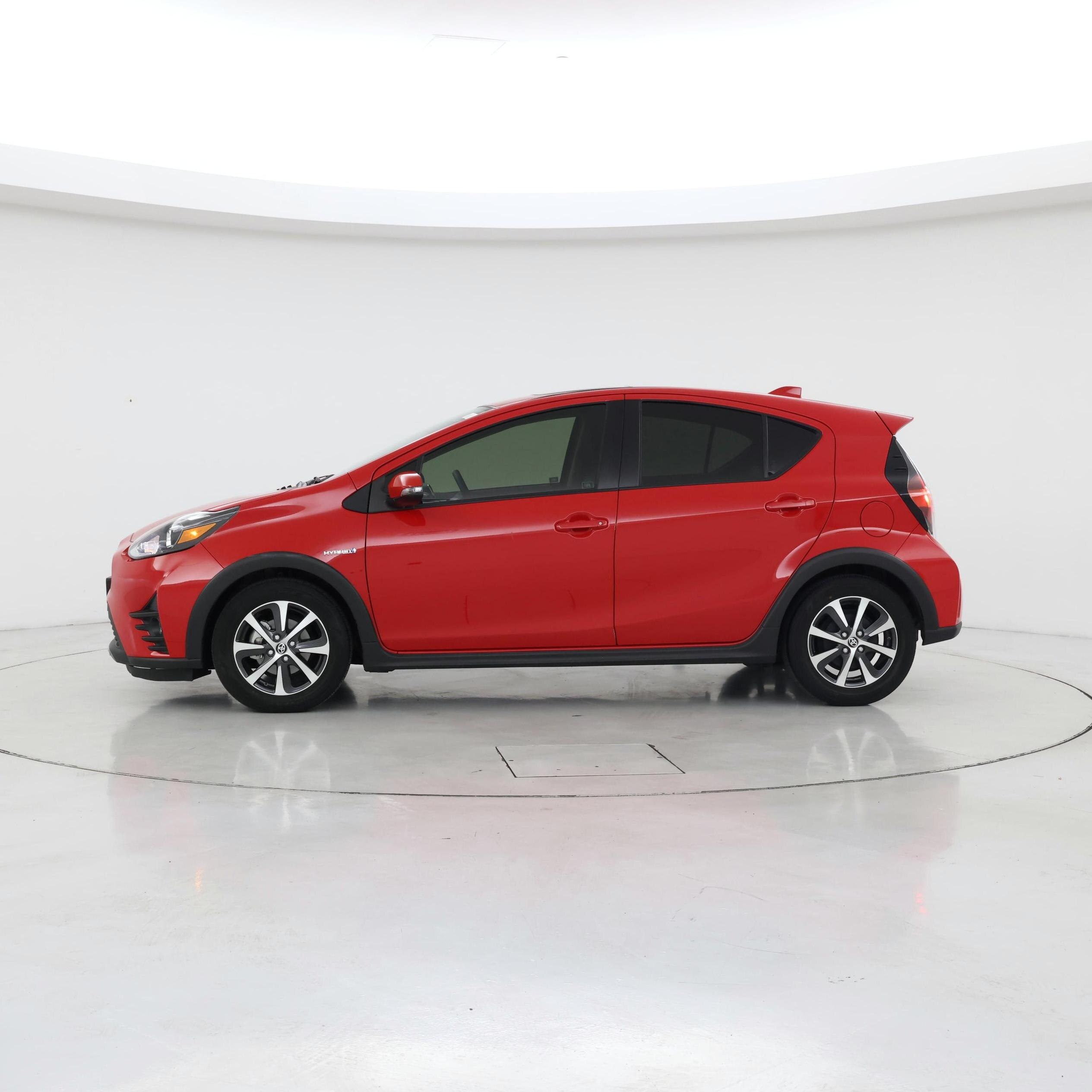 Thumbnail: 2018 Toyota Prius c - 3