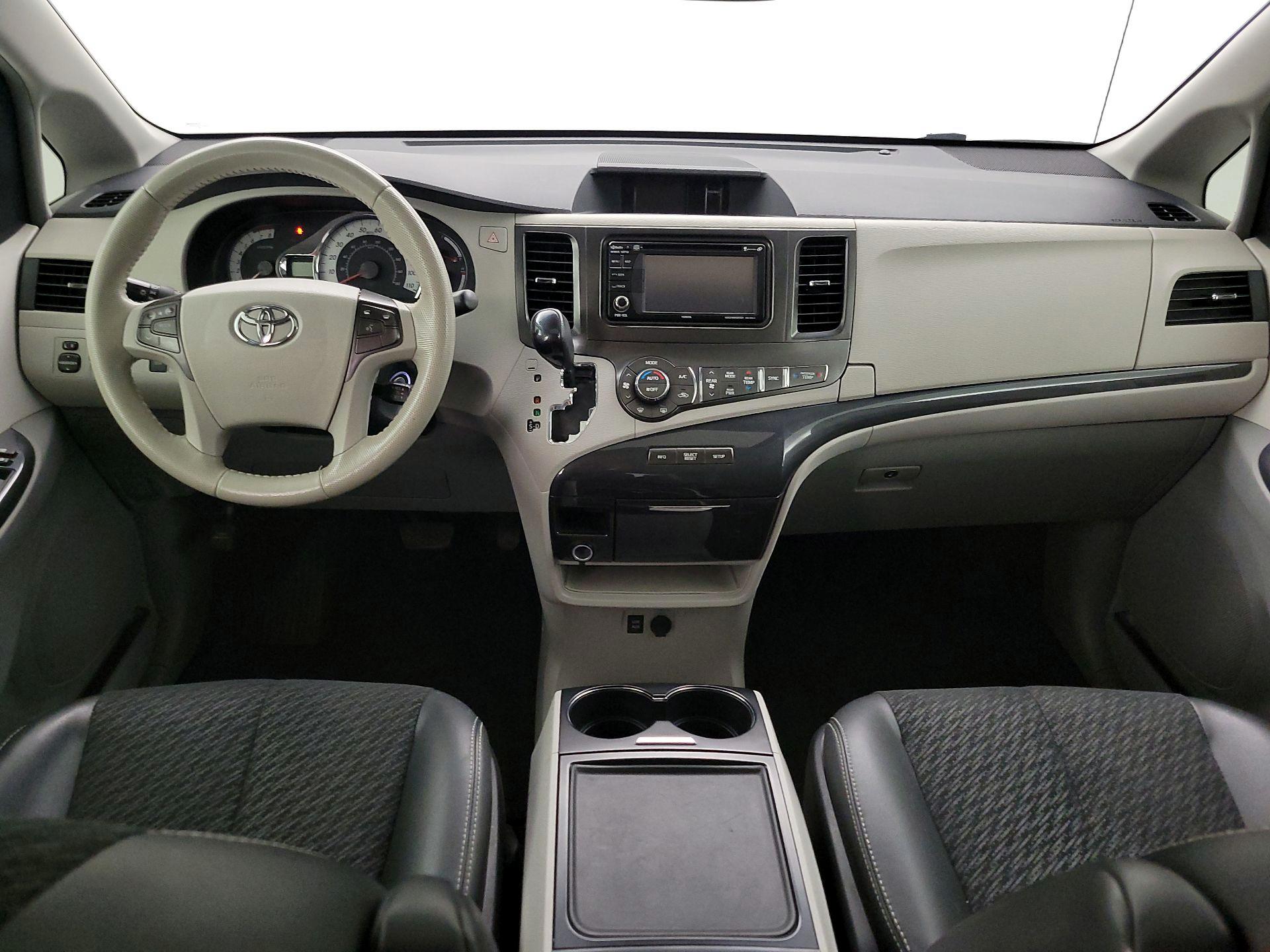 Thumbnail: 2014 Toyota Sienna - 9