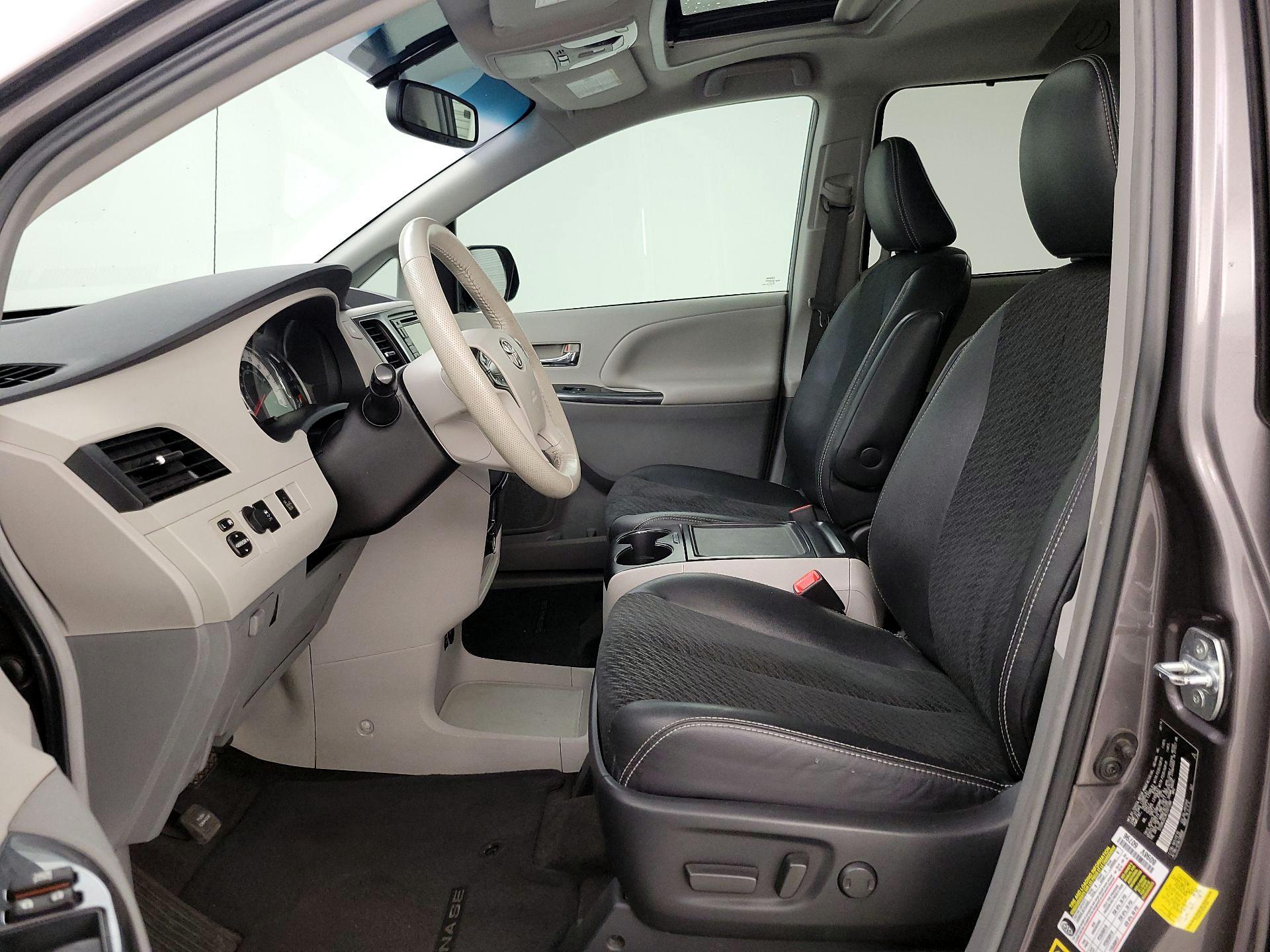 Thumbnail: 2014 Toyota Sienna - 11