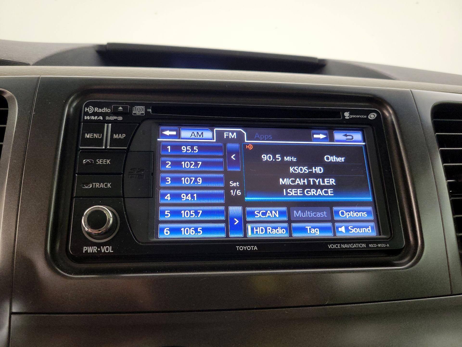 Thumbnail: 2014 Toyota Sienna - 16