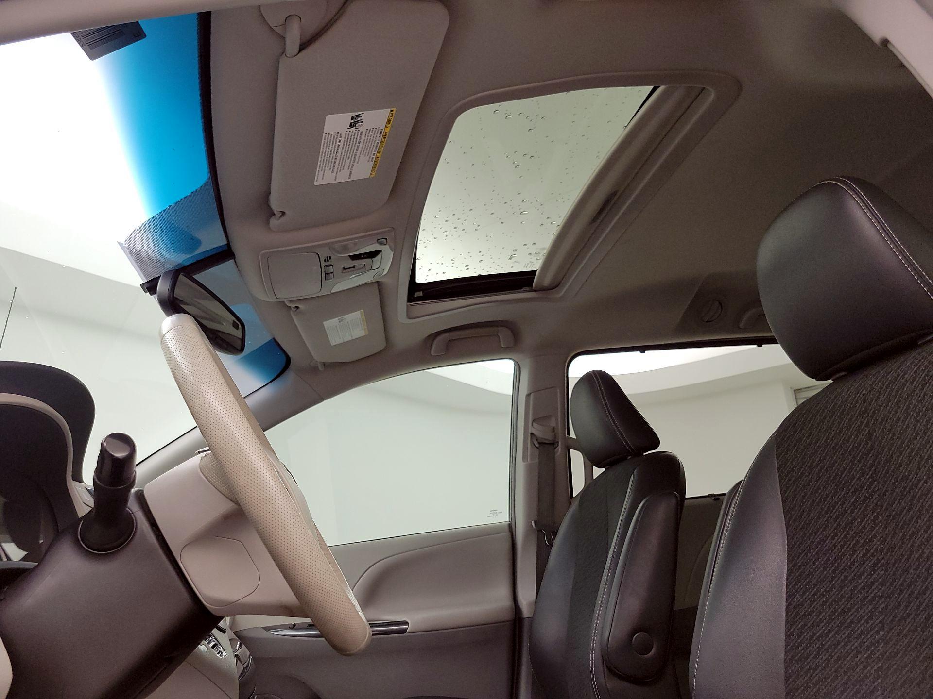 Thumbnail: 2014 Toyota Sienna - 20