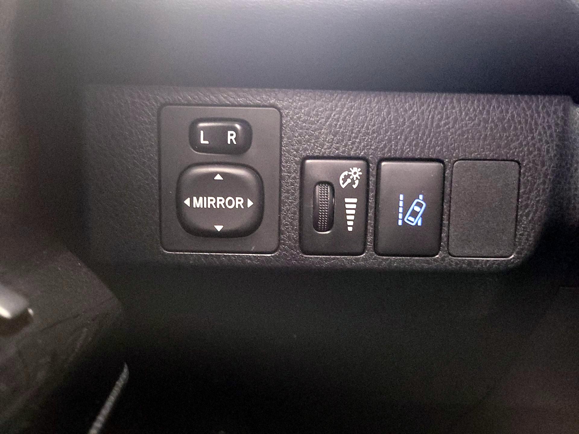 Thumbnail: 2018 Toyota RAV4 - 13