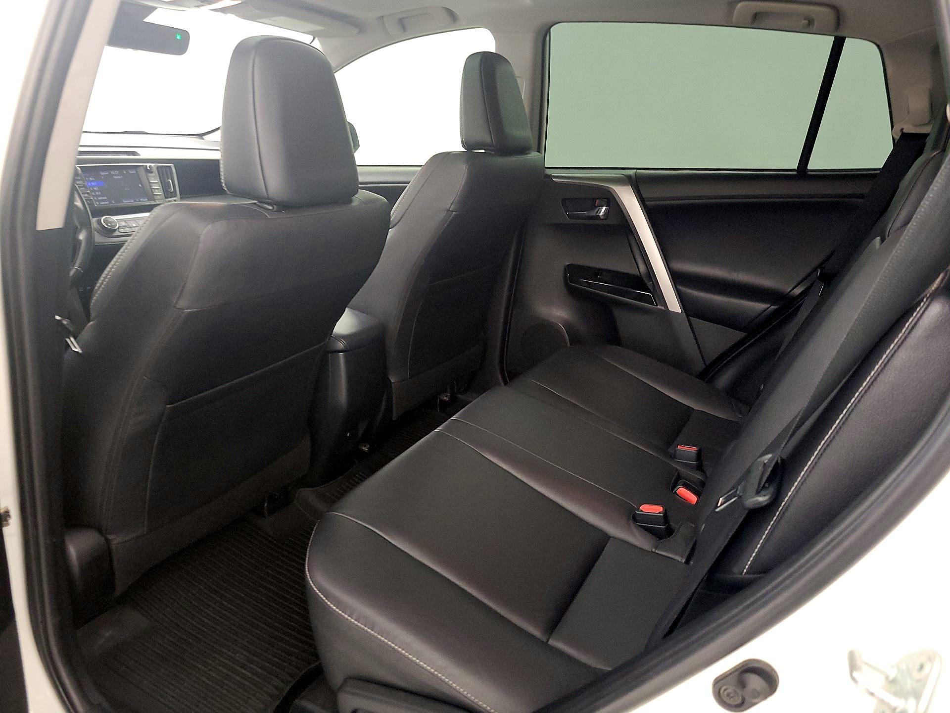 Thumbnail: 2018 Toyota RAV4 - 20