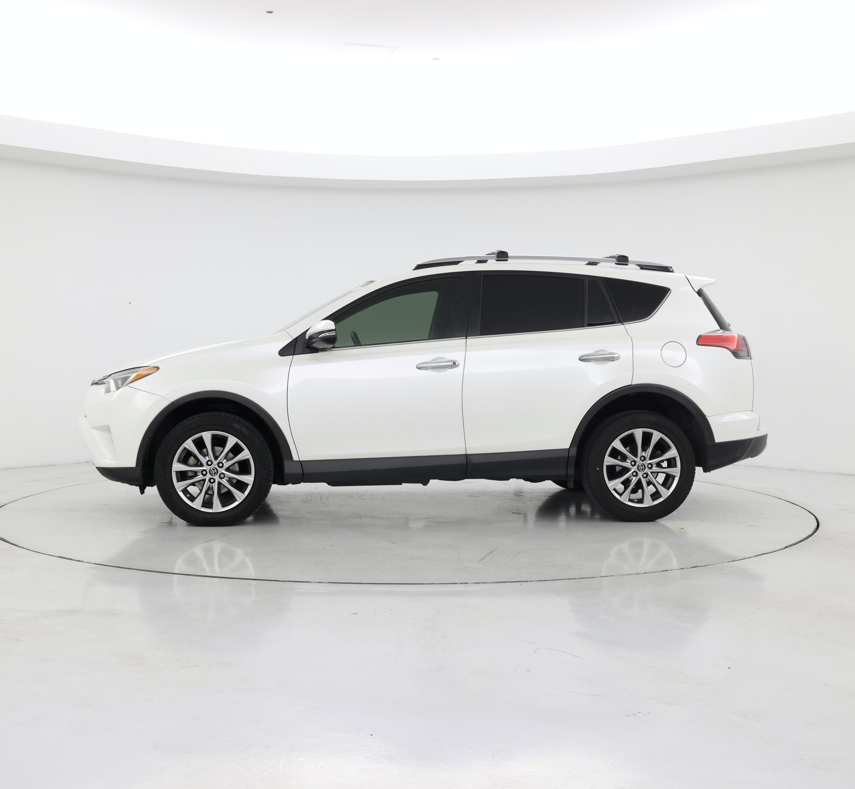 Thumbnail: 2018 Toyota RAV4 - 3