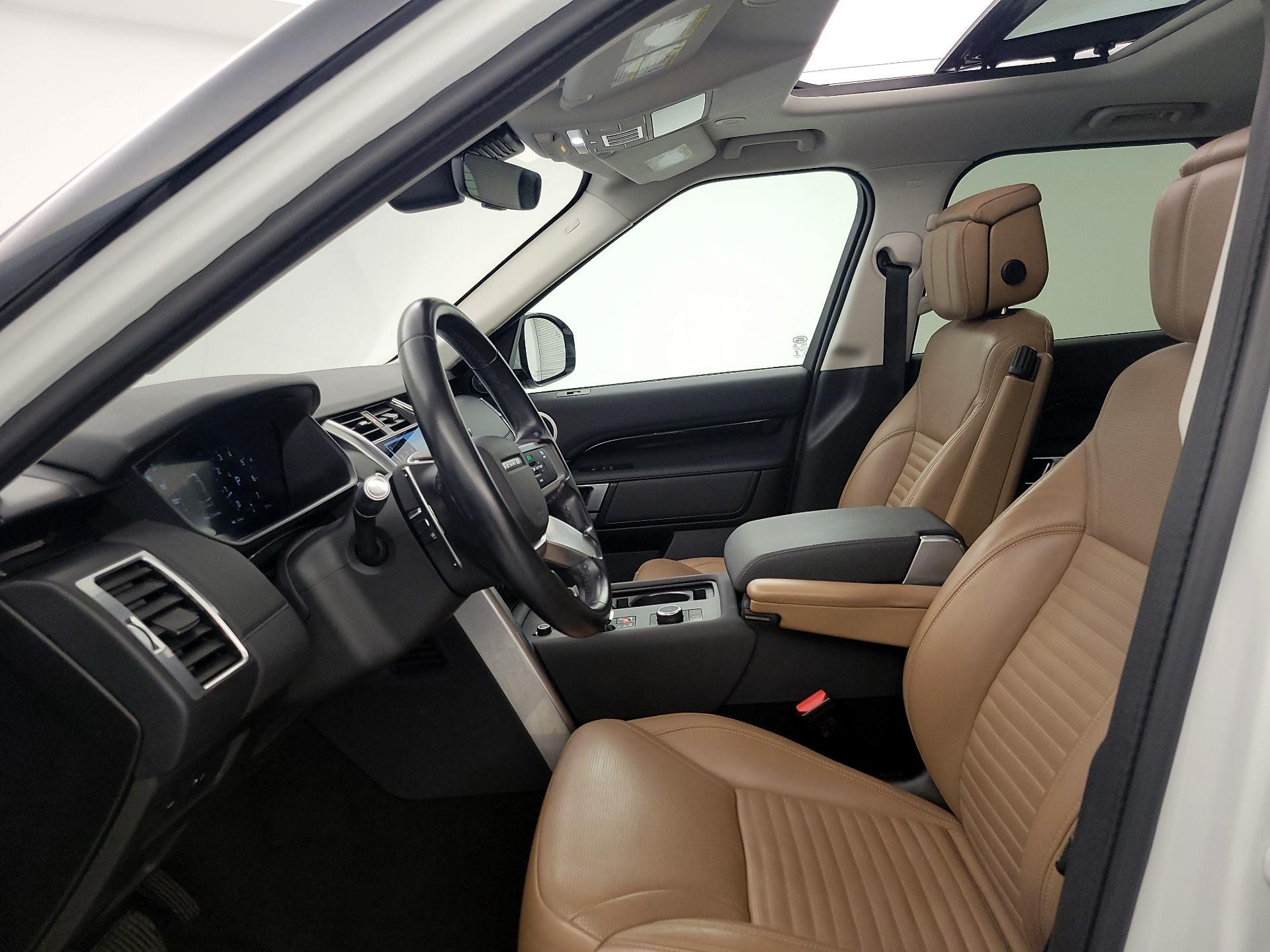 Thumbnail: 2022 Land Rover Discovery - 11