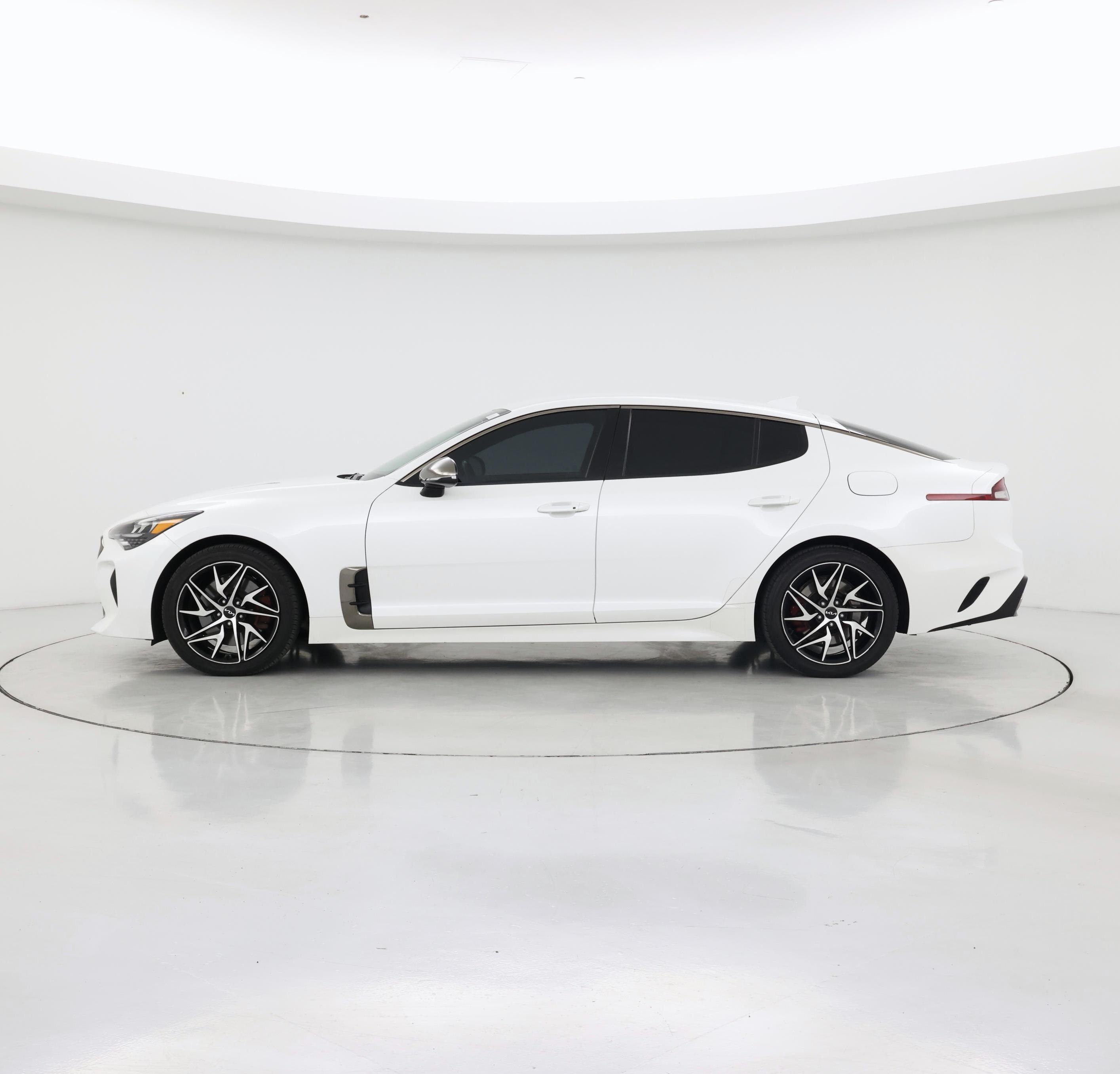 Thumbnail: 2022 Kia Stinger - 3