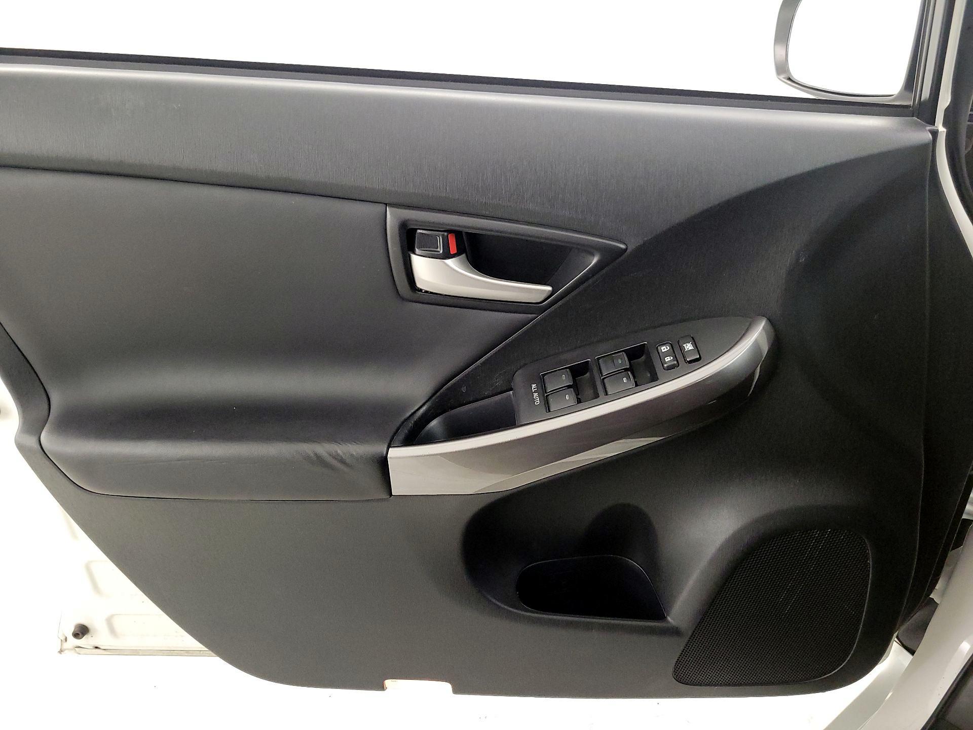 Thumbnail: 2015 Toyota Prius - 12