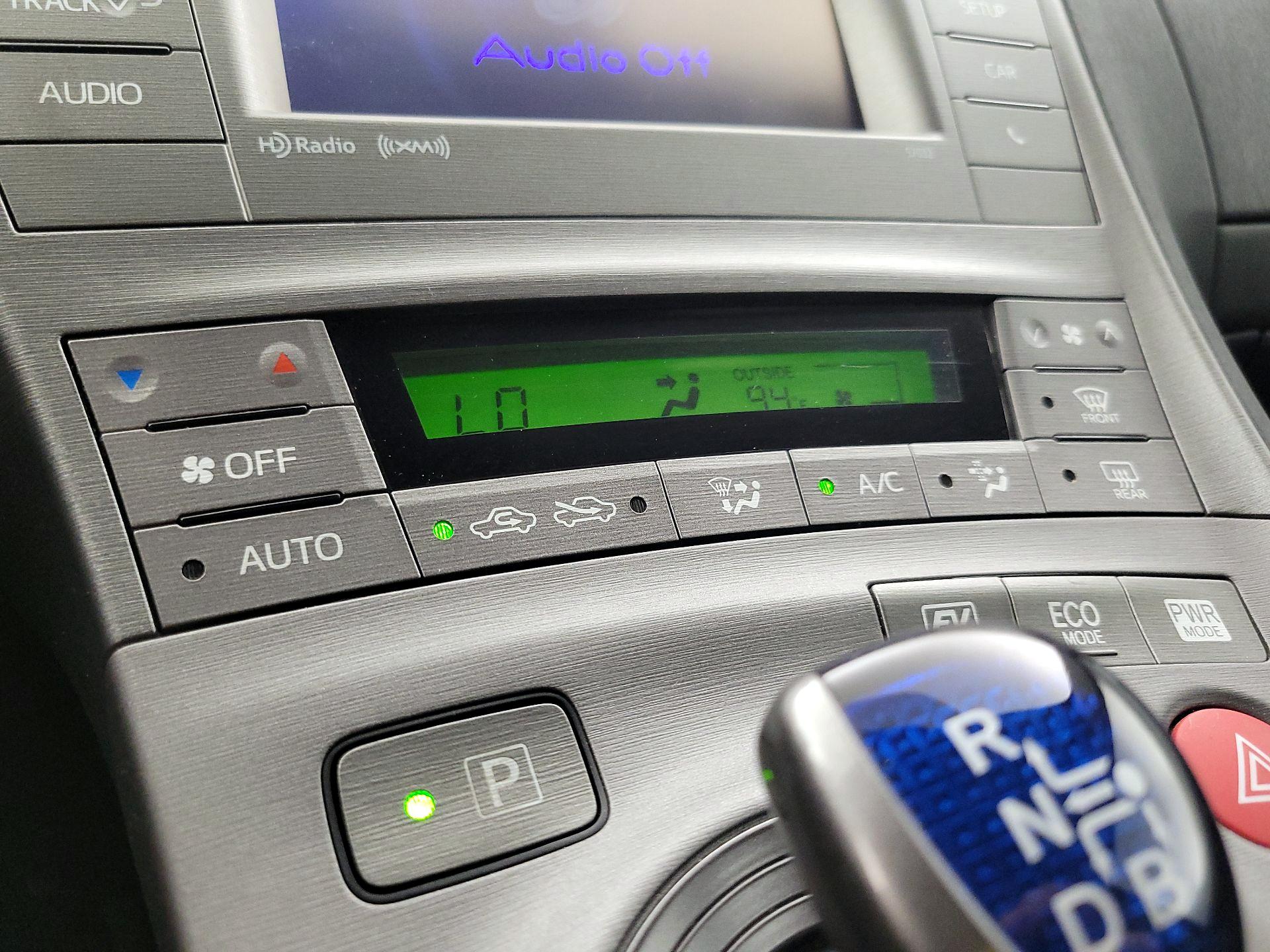 Thumbnail: 2015 Toyota Prius - 16