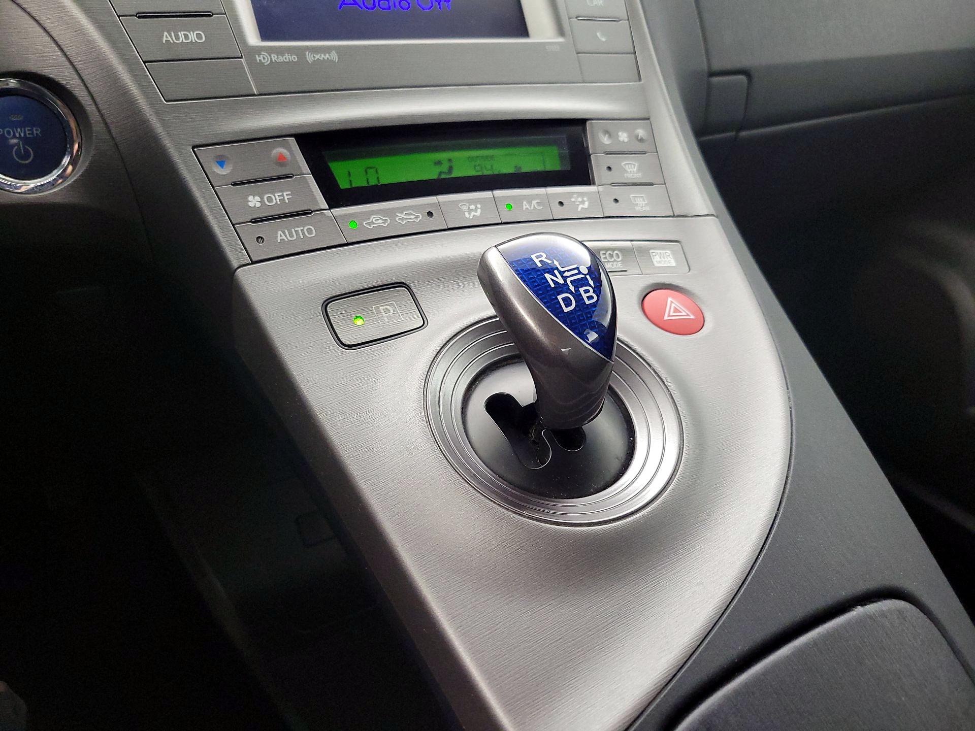 Thumbnail: 2015 Toyota Prius - 17