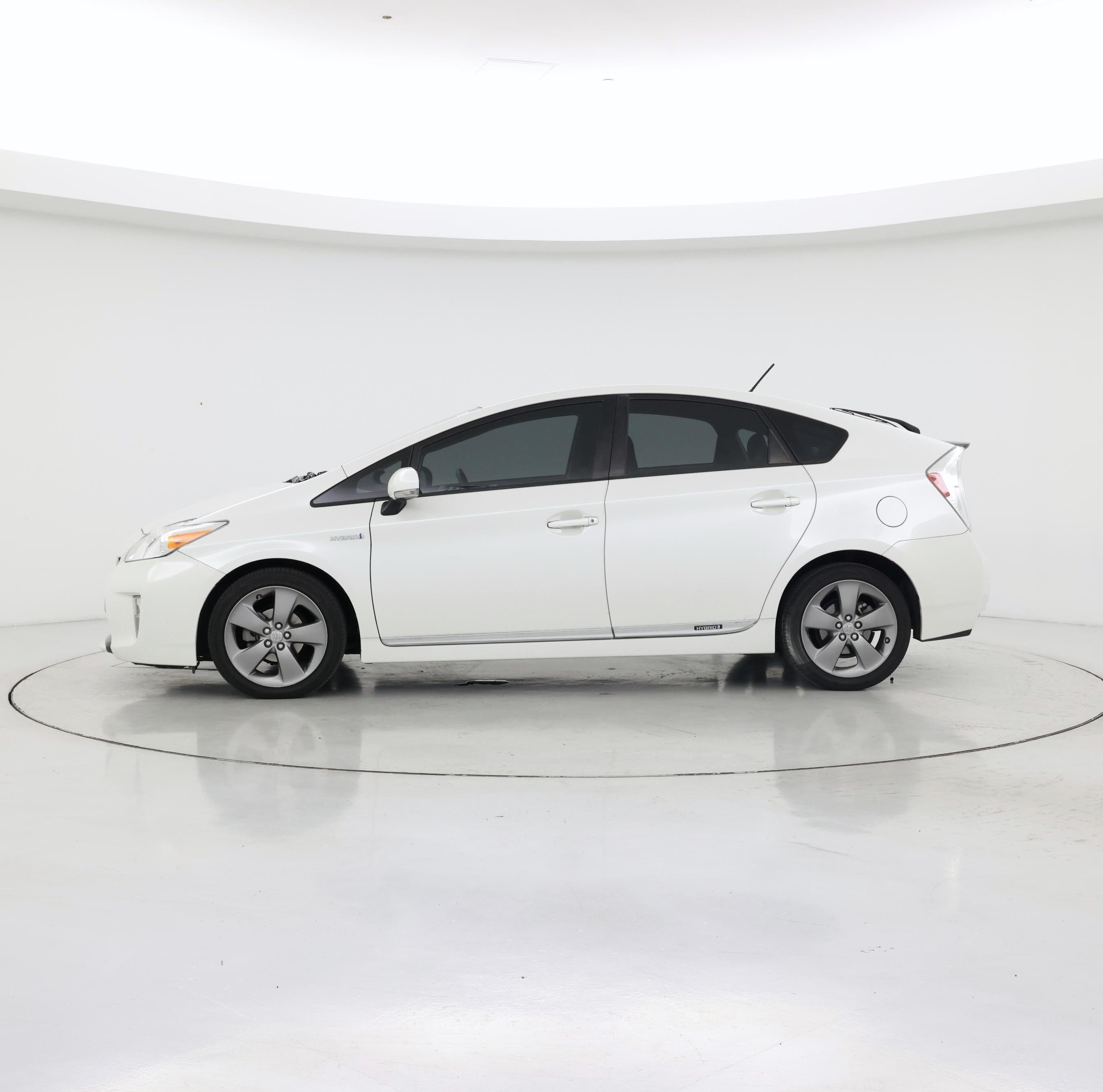 Thumbnail: 2015 Toyota Prius - 3
