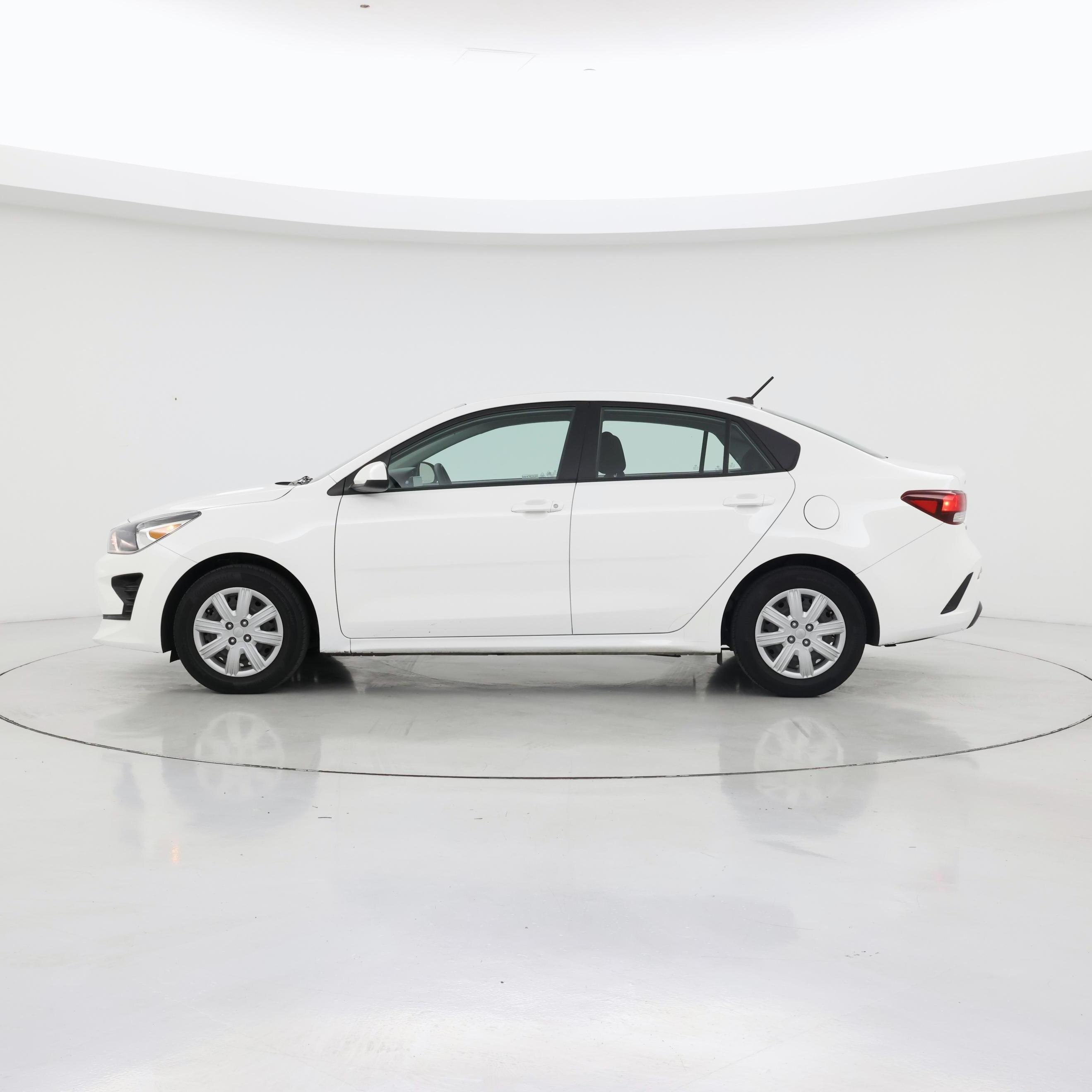Thumbnail: 2022 Kia Rio - 3