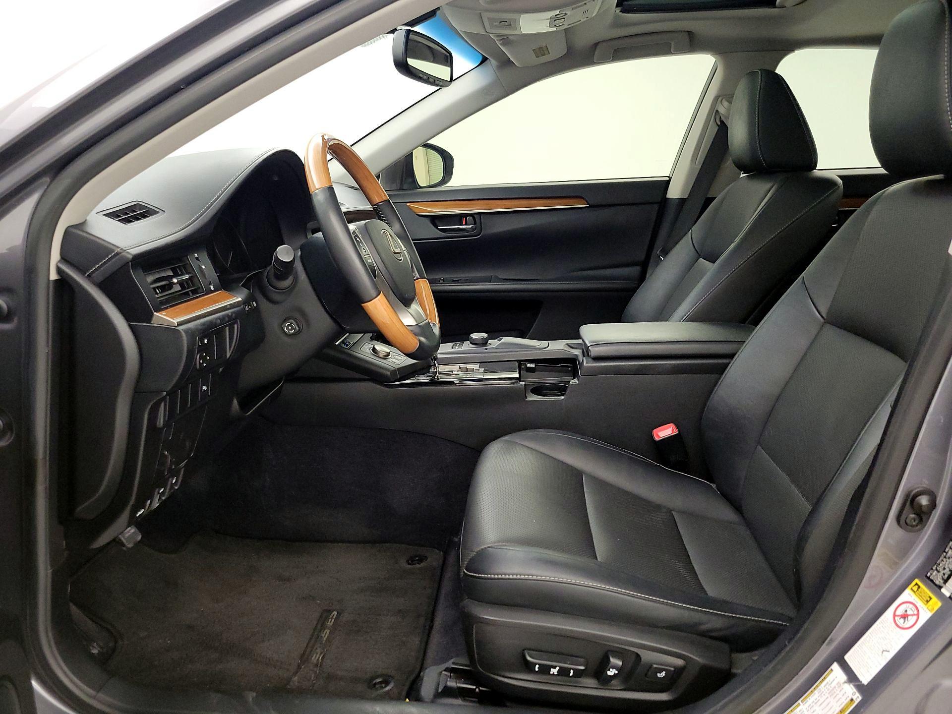 Thumbnail: 2015 Lexus ES - 11