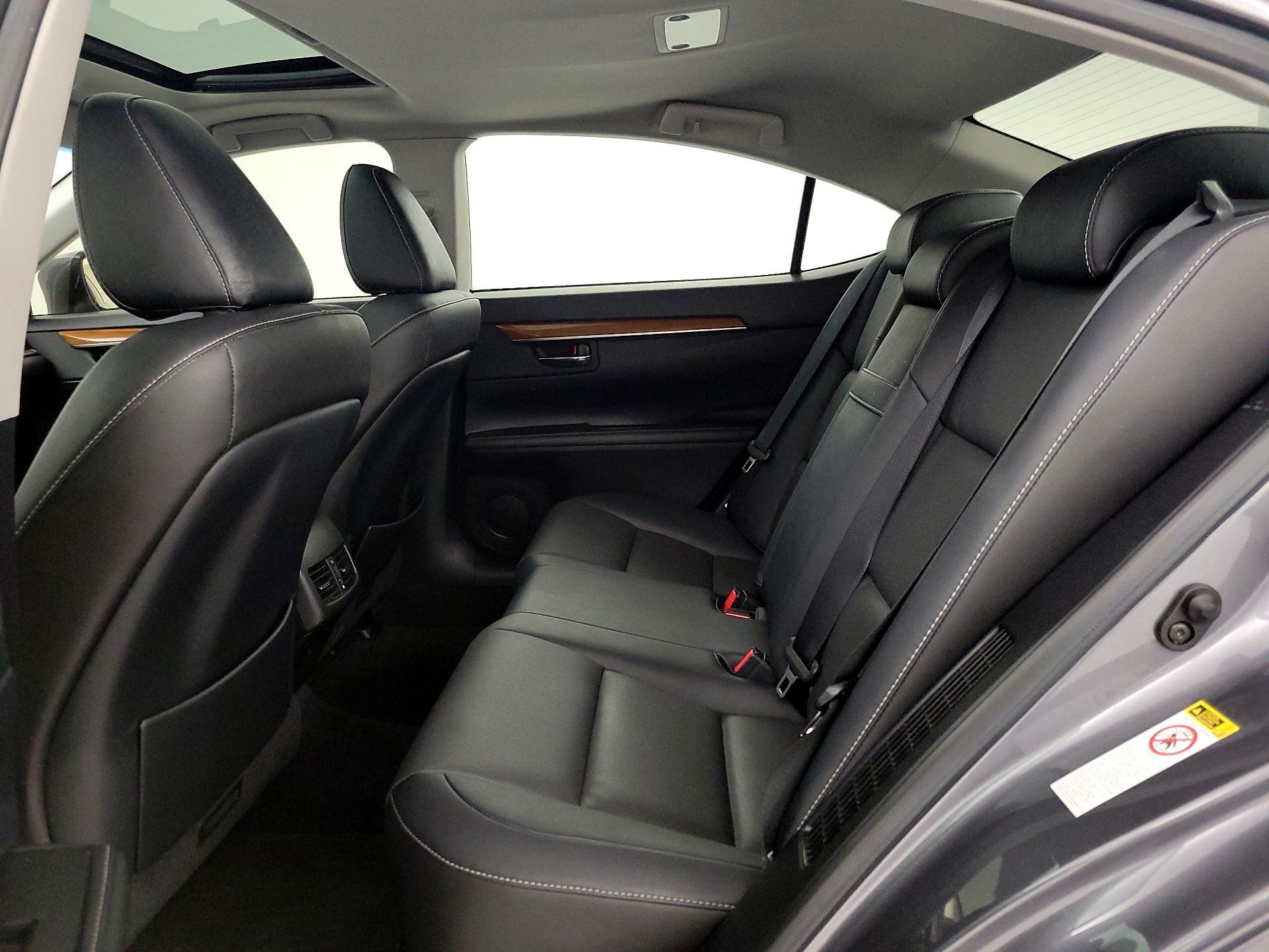 Thumbnail: 2015 Lexus ES - 20