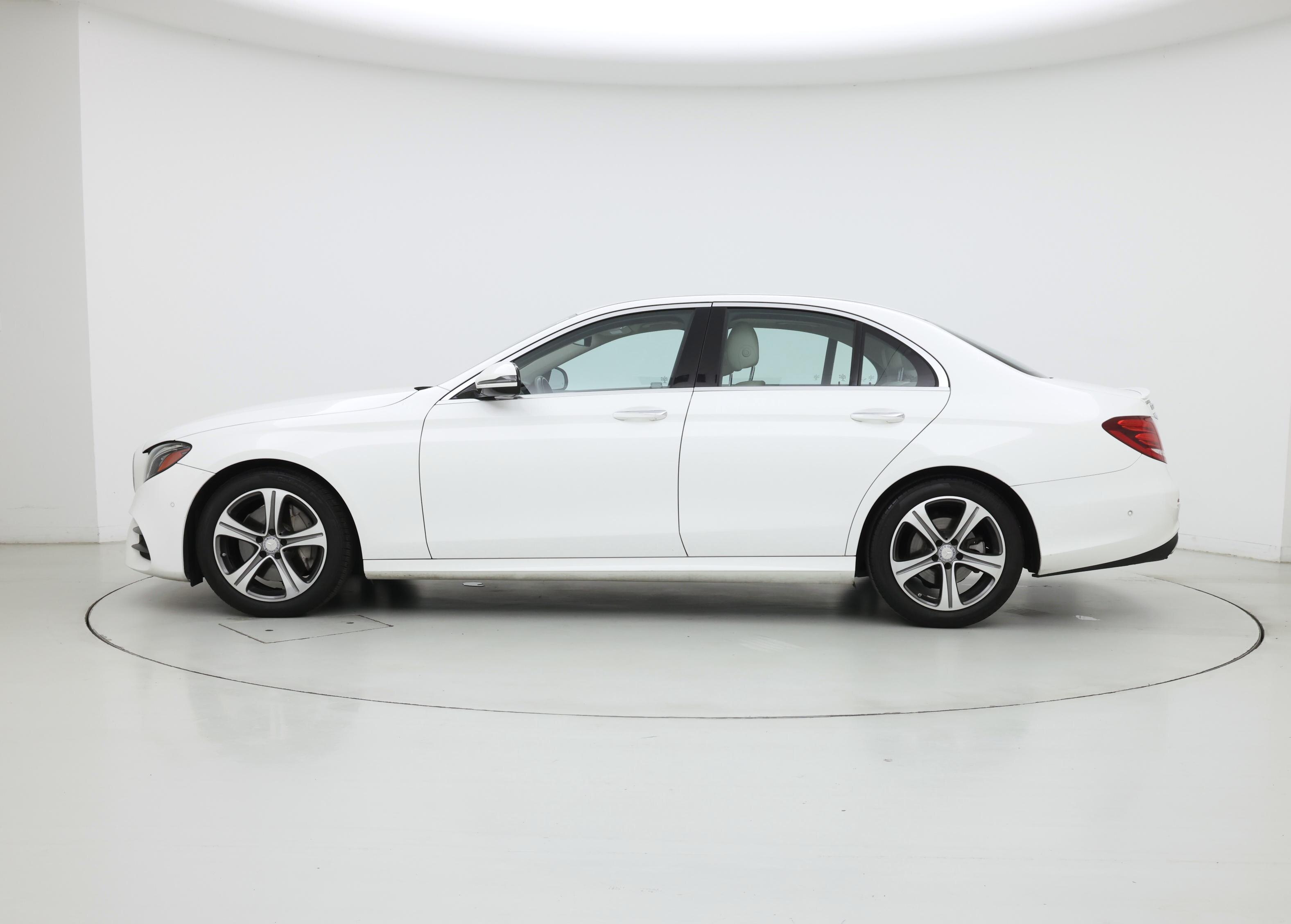 Thumbnail: 2017 Mercedes-Benz E-Class - 3