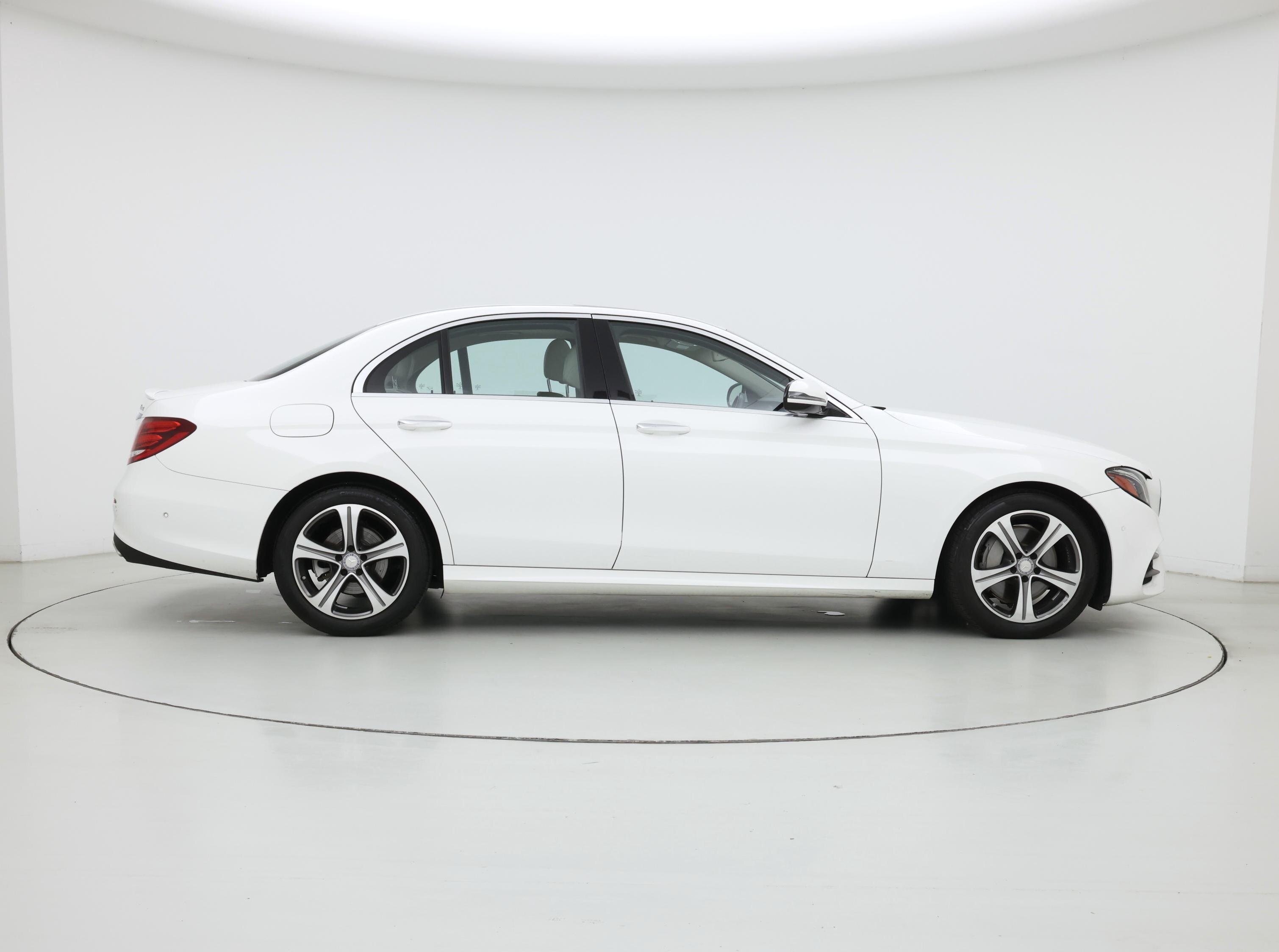 Thumbnail: 2017 Mercedes-Benz E-Class - 7