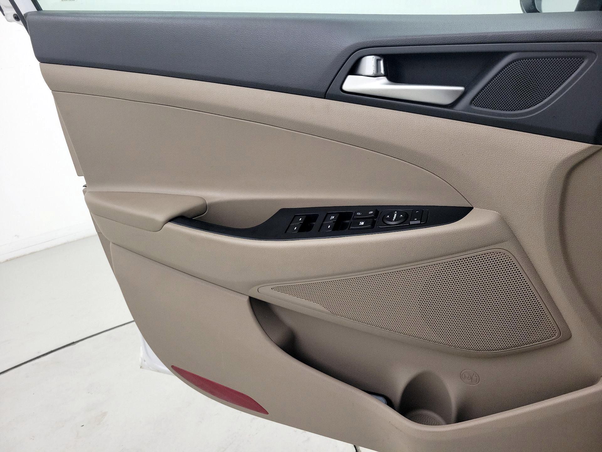 Thumbnail: 2019 Hyundai Tucson - 12