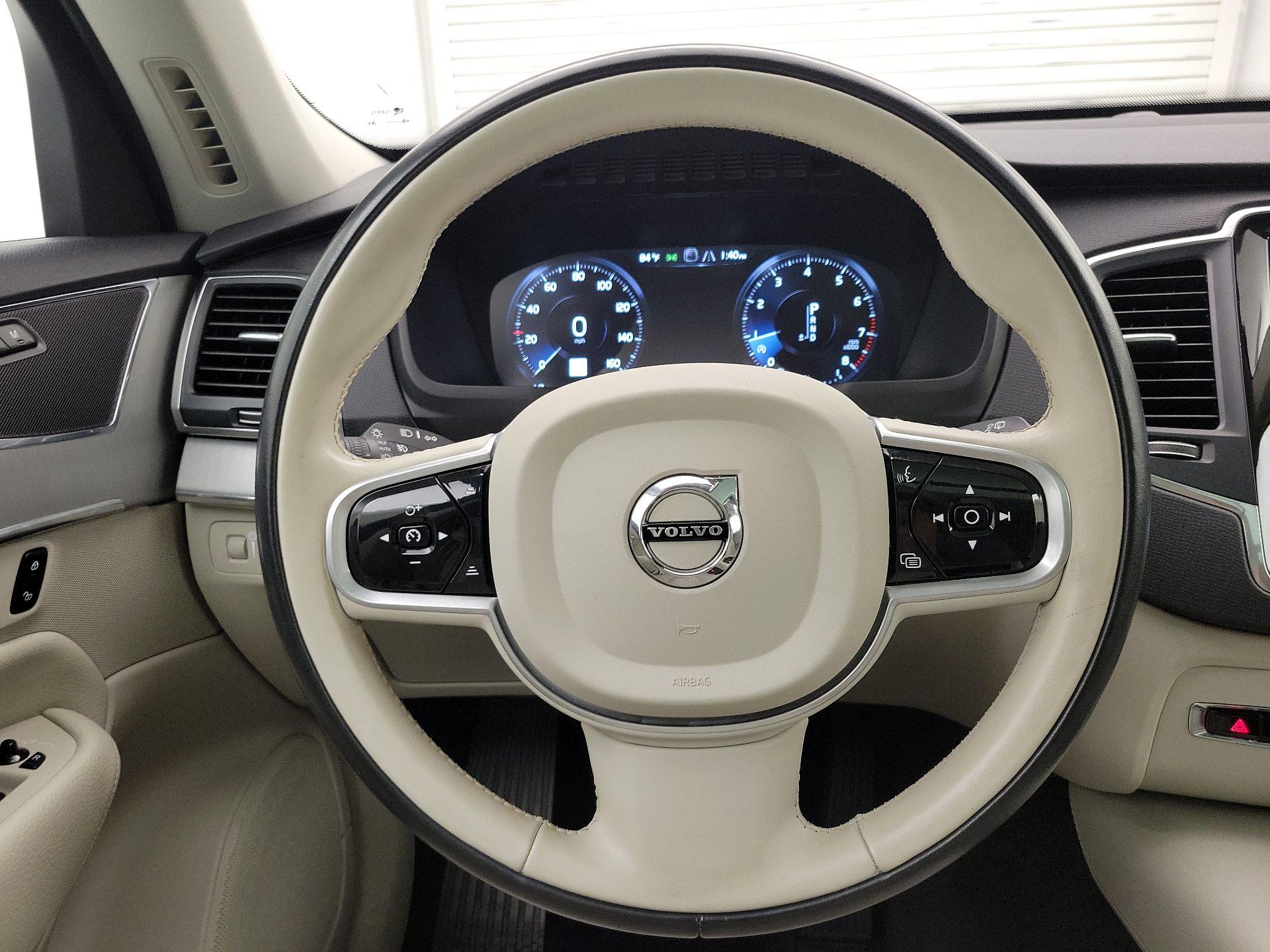 Thumbnail: 2022 Volvo XC90 - 10