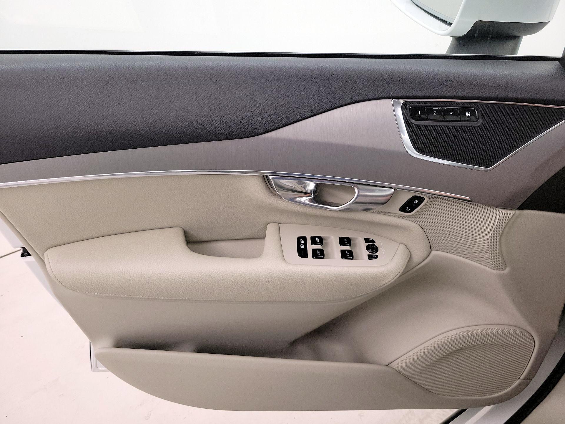 Thumbnail: 2022 Volvo XC90 - 12