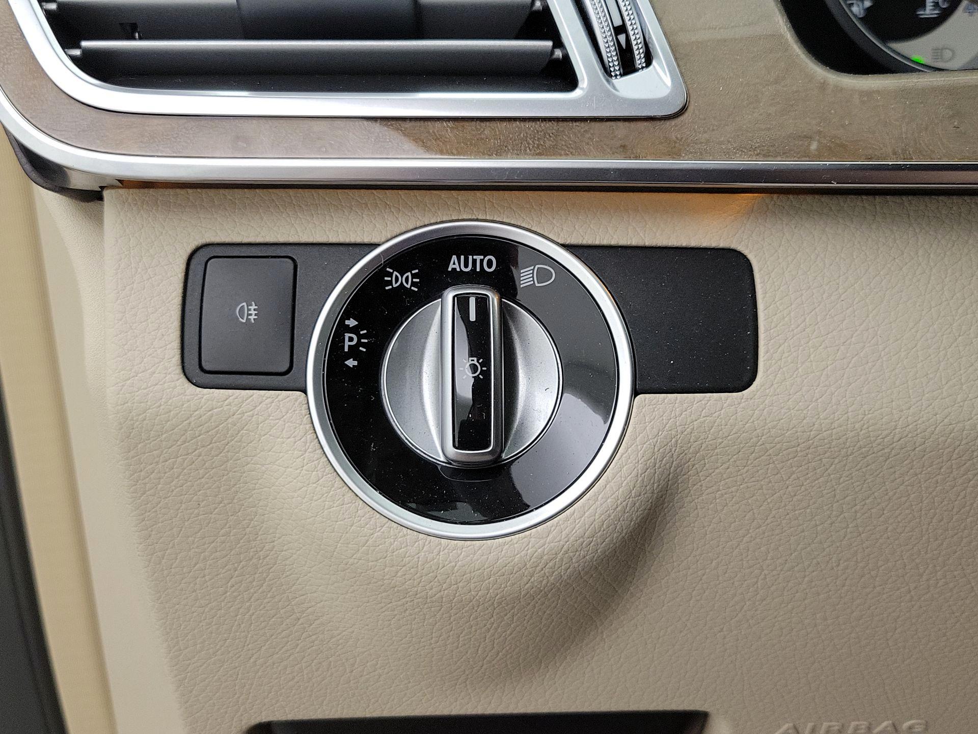 Thumbnail: 2014 Mercedes-Benz E-Class - 13