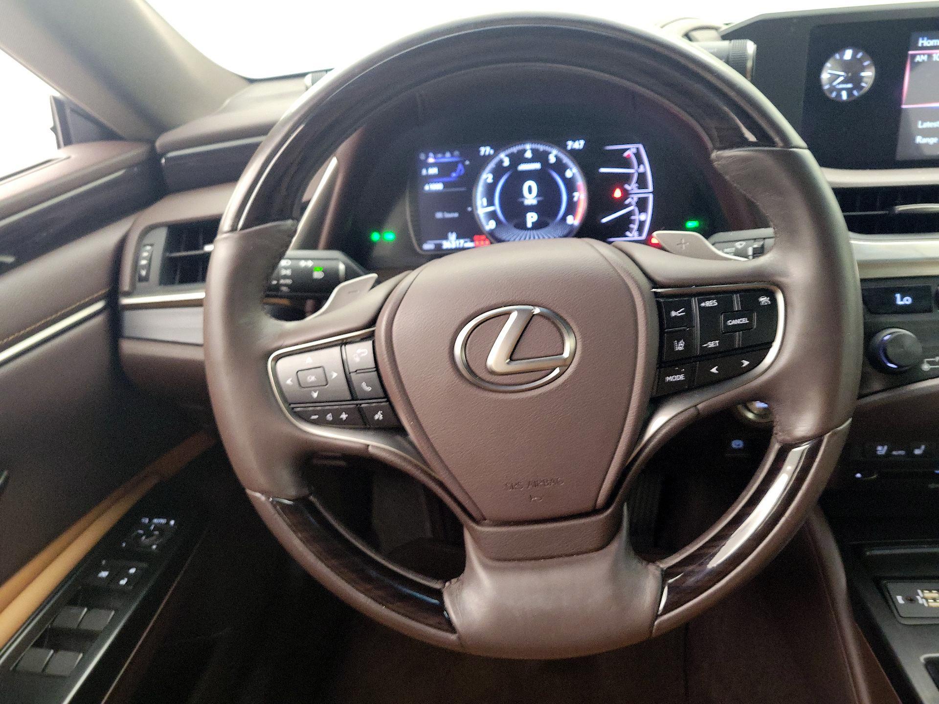 Thumbnail: 2020 Lexus ES - 10