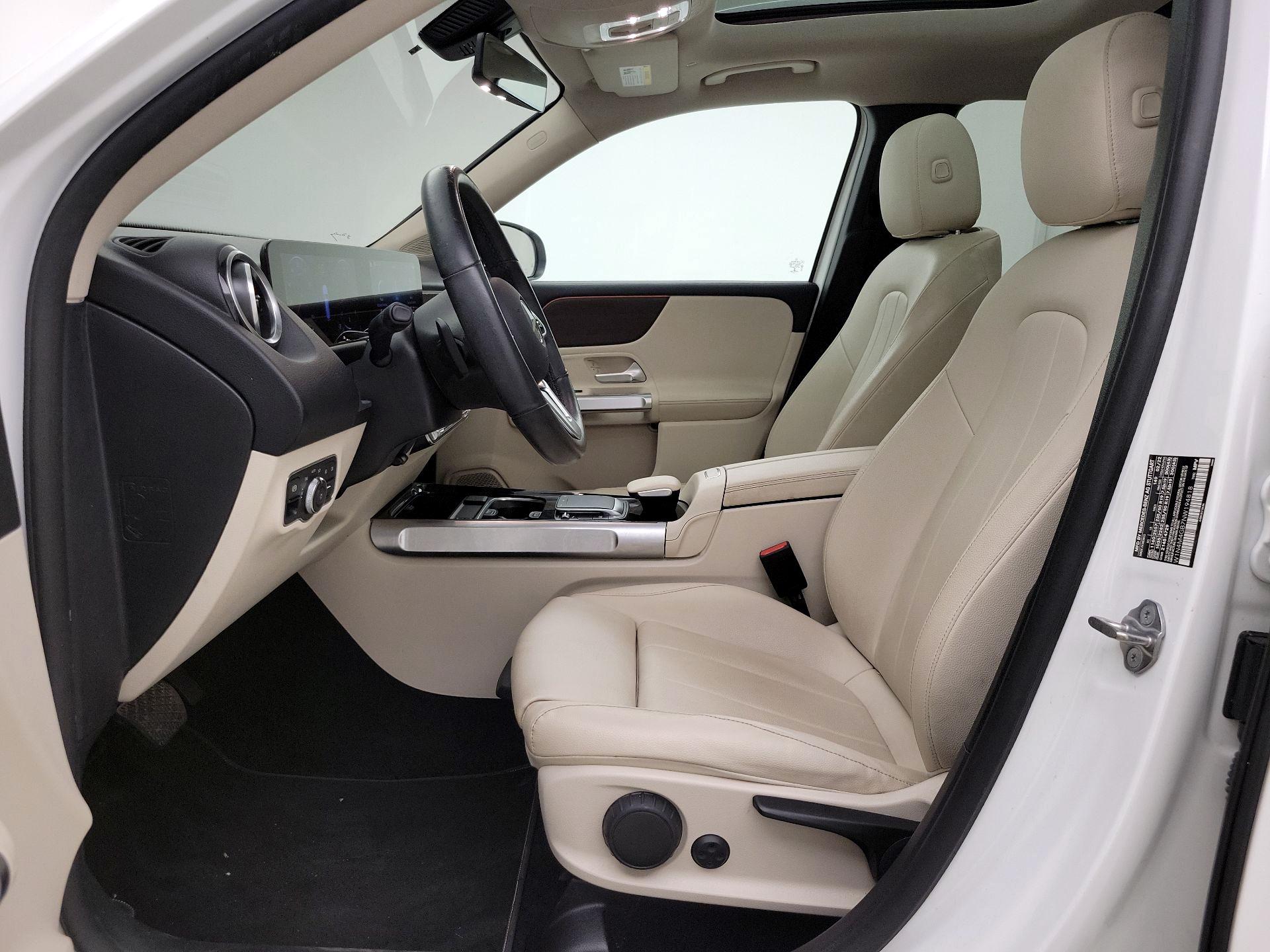 Thumbnail: 2022 Mercedes-Benz GLB - 11