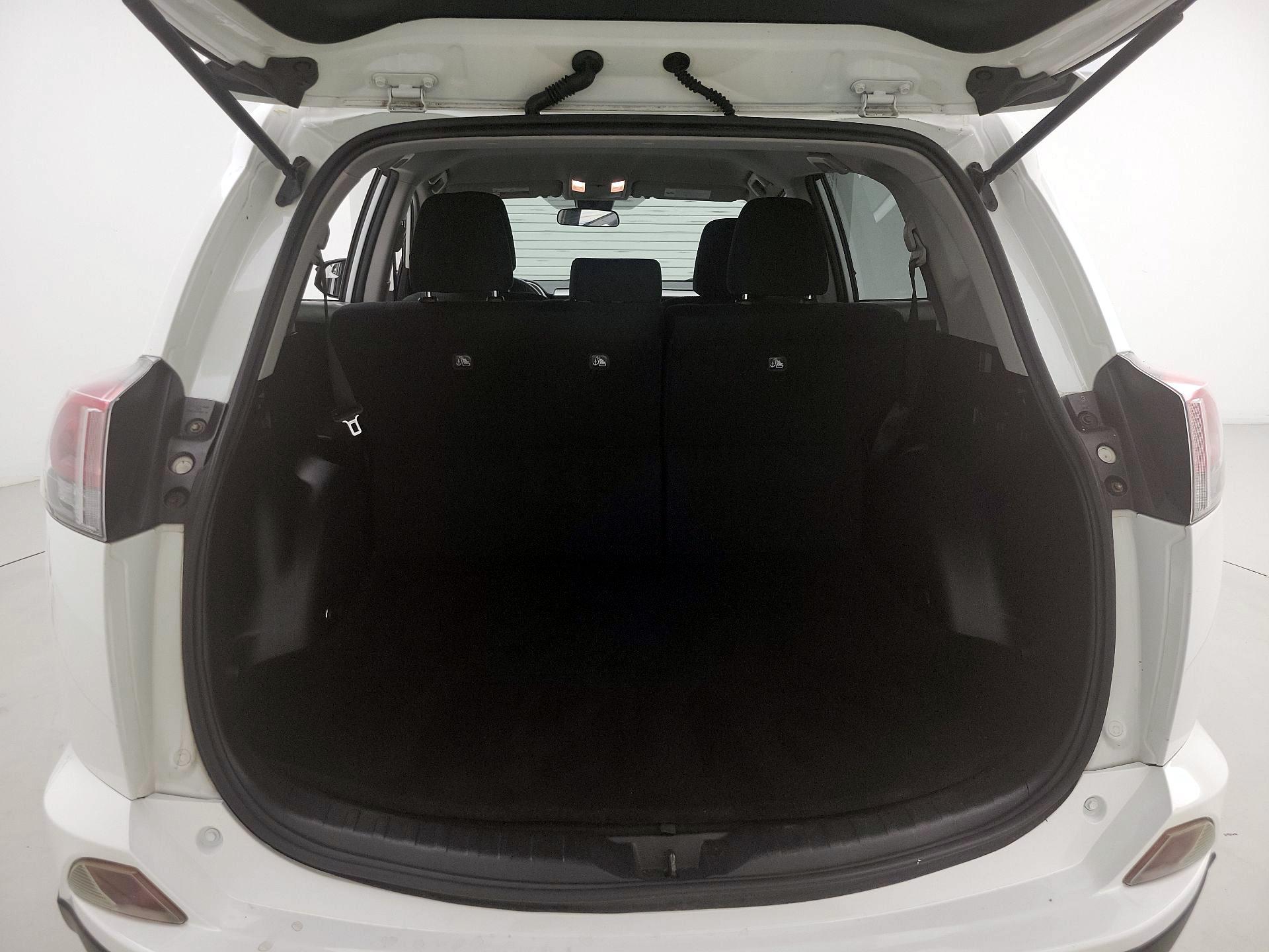 Thumbnail: 2017 Toyota RAV4 - 20