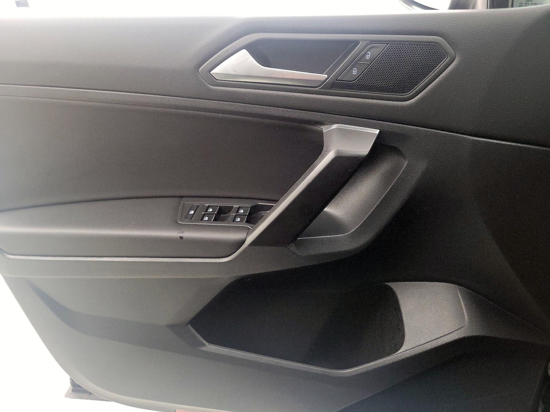 Thumbnail: 2021 Volkswagen Tiguan - 12