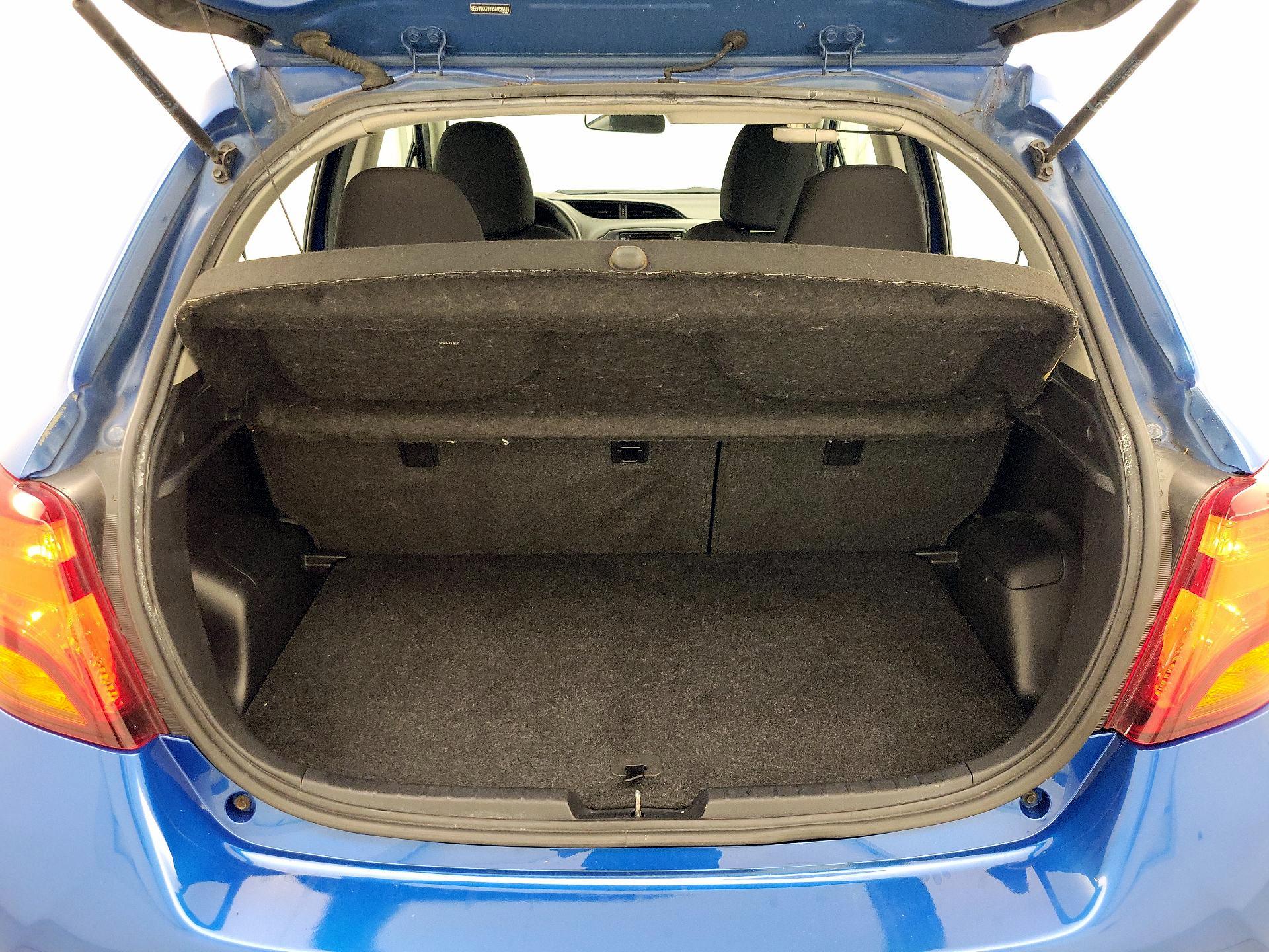 Thumbnail: 2015 Toyota Yaris - 19