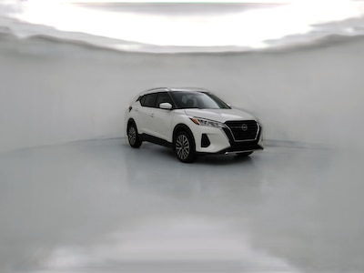 White 2023 Nissan Kicks SV