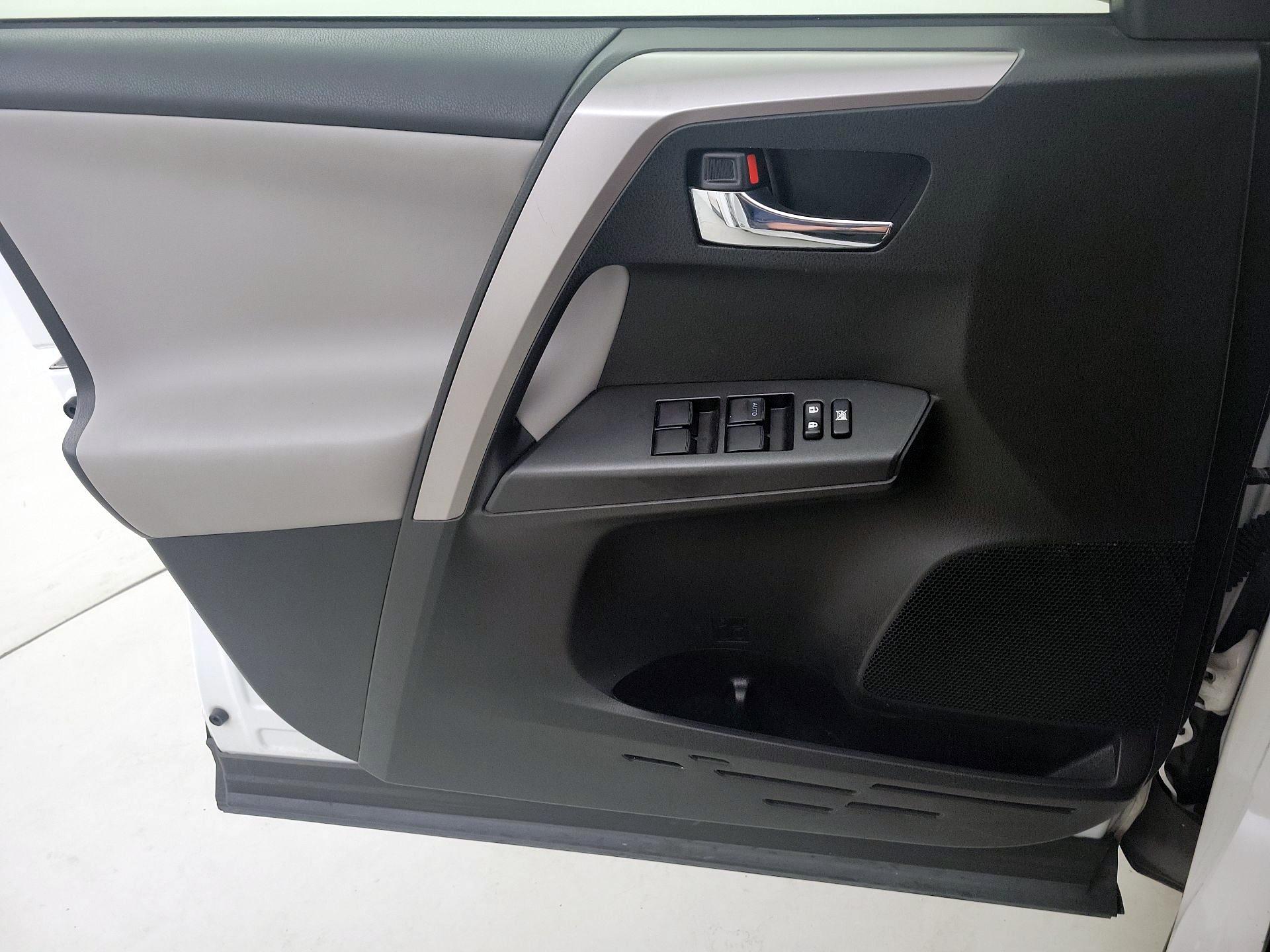 Thumbnail: 2016 Toyota RAV4 - 12