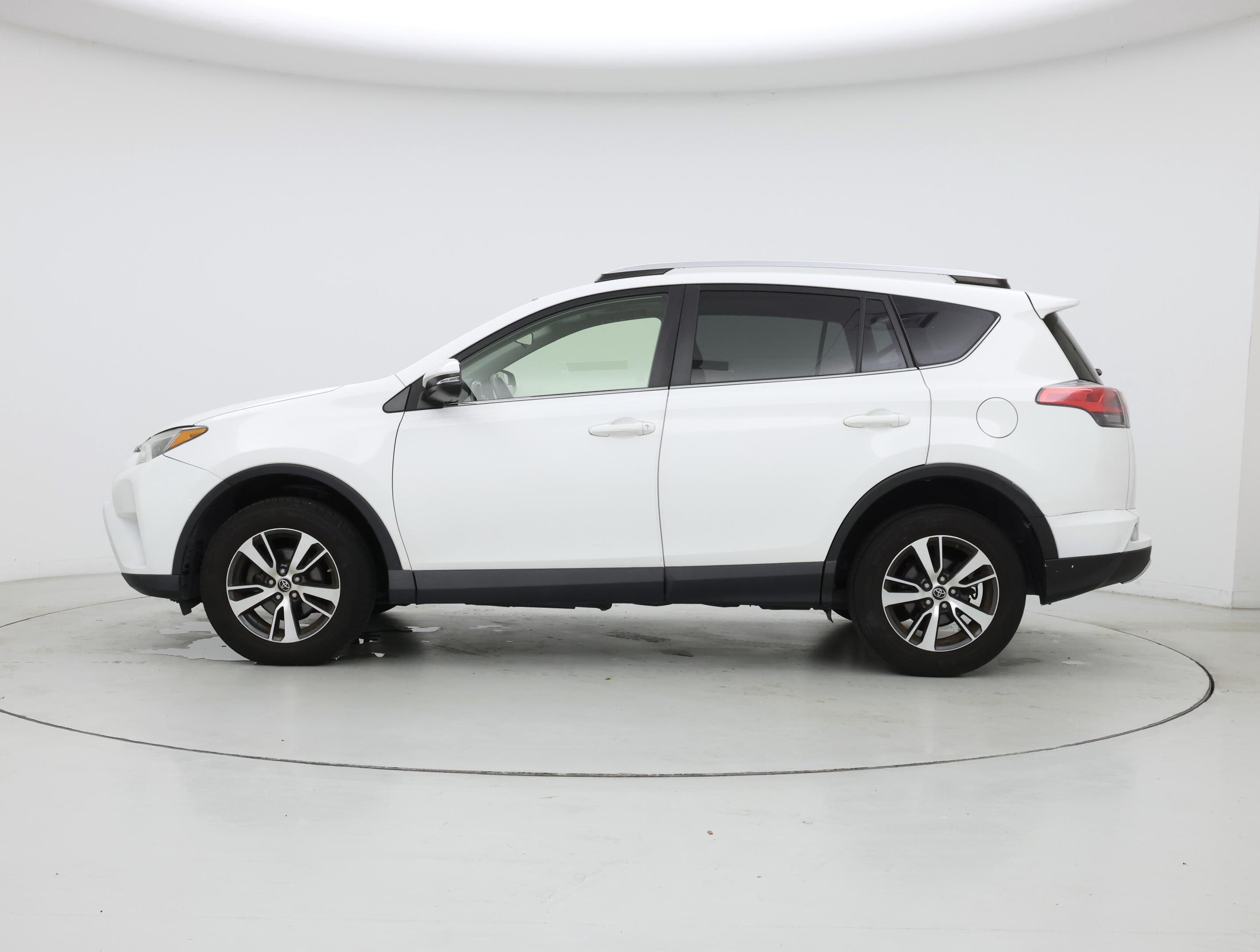 Thumbnail: 2016 Toyota RAV4 - 3