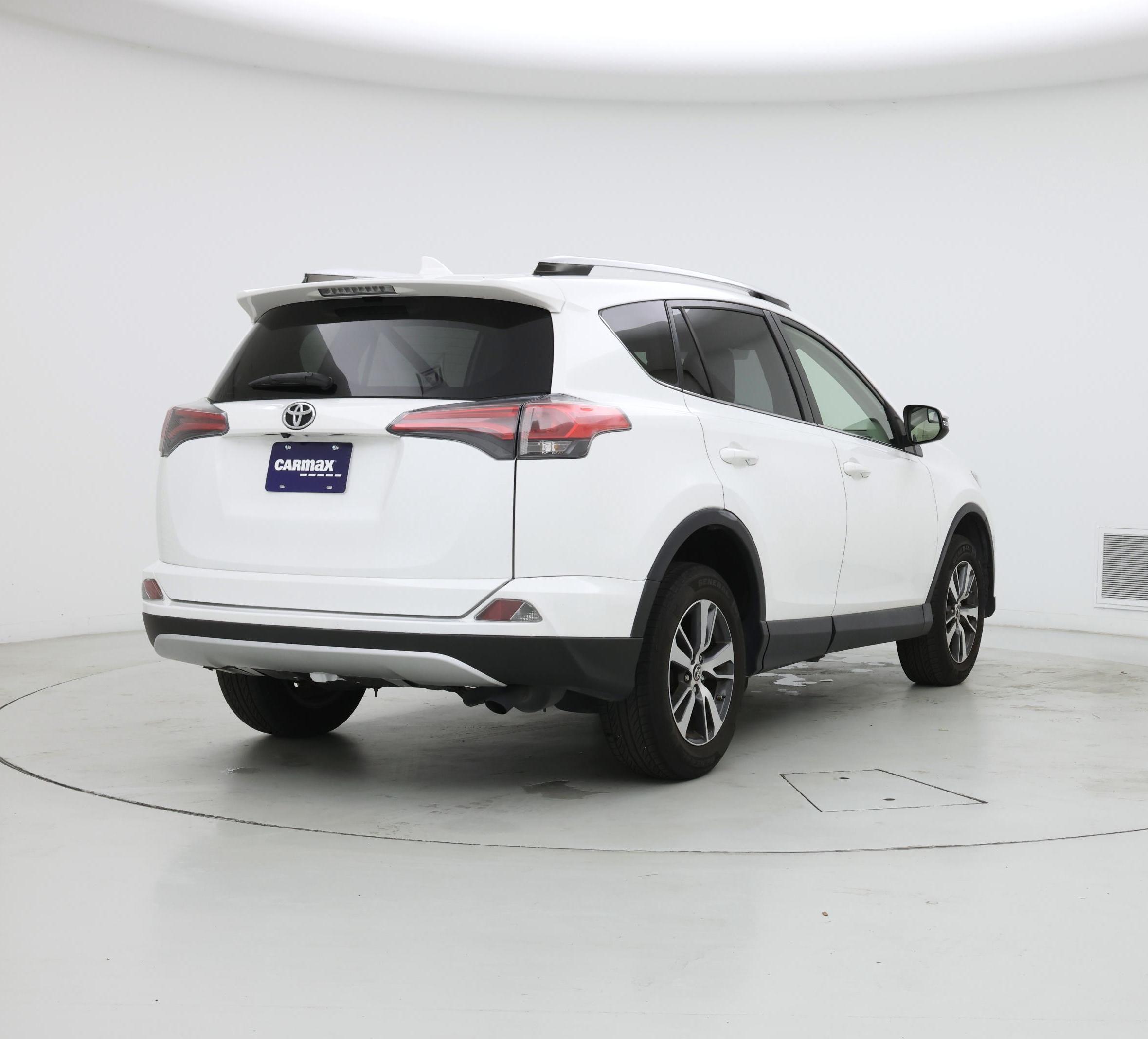 Thumbnail: 2016 Toyota RAV4 - 8