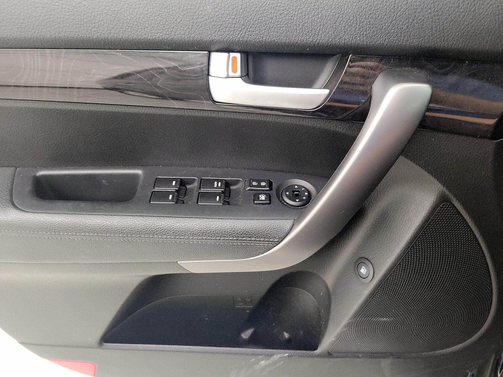 Thumbnail: 2015 Kia Sorento - 12