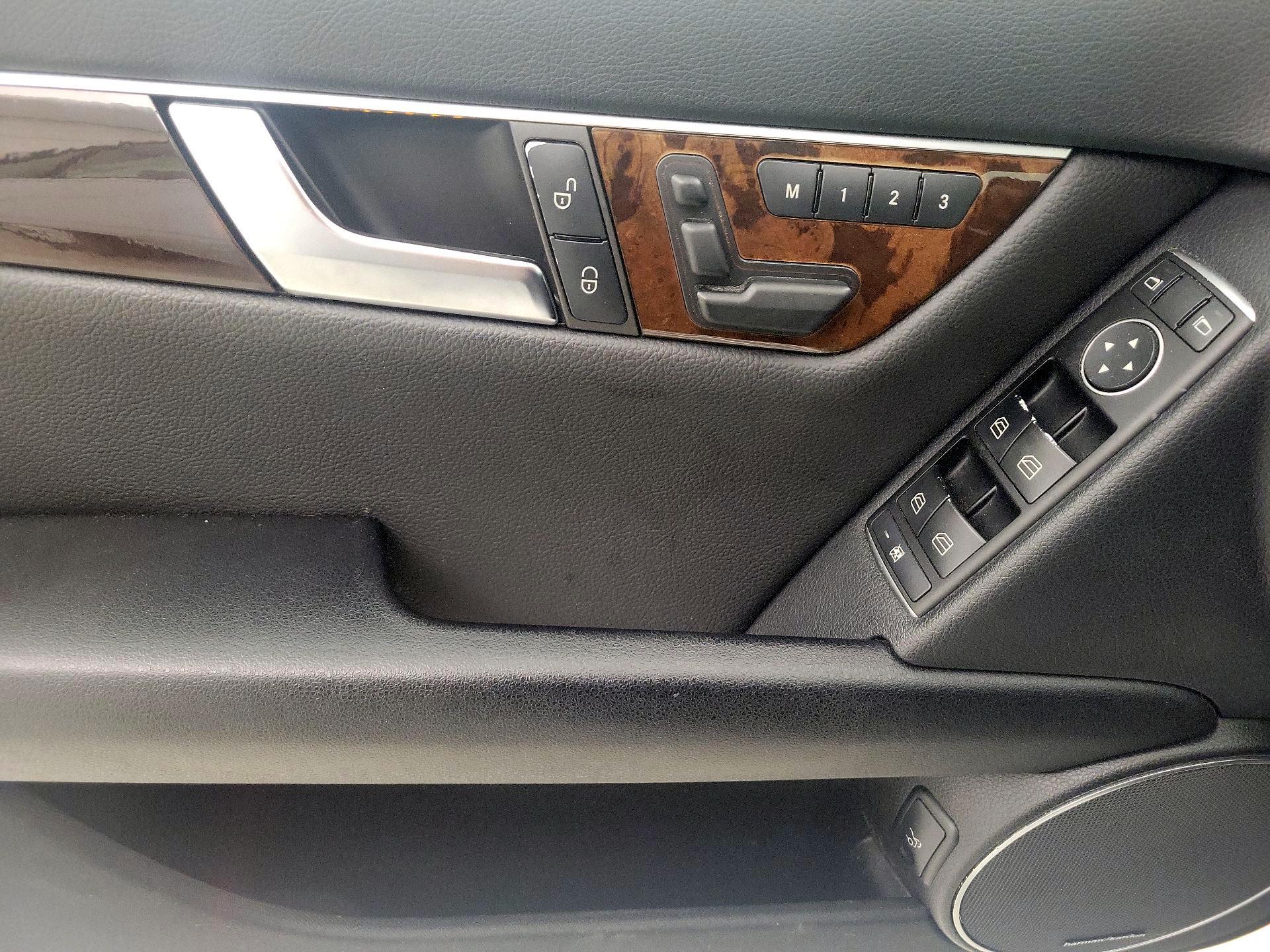 Thumbnail: 2014 Mercedes-Benz C-Class - 12