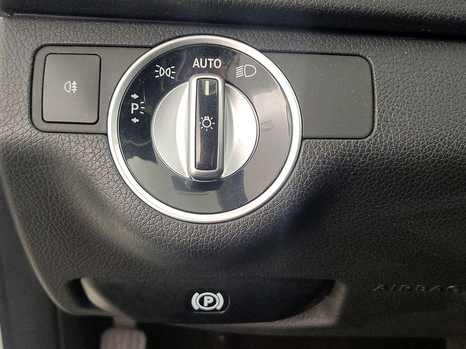 Thumbnail: 2014 Mercedes-Benz C-Class - 13