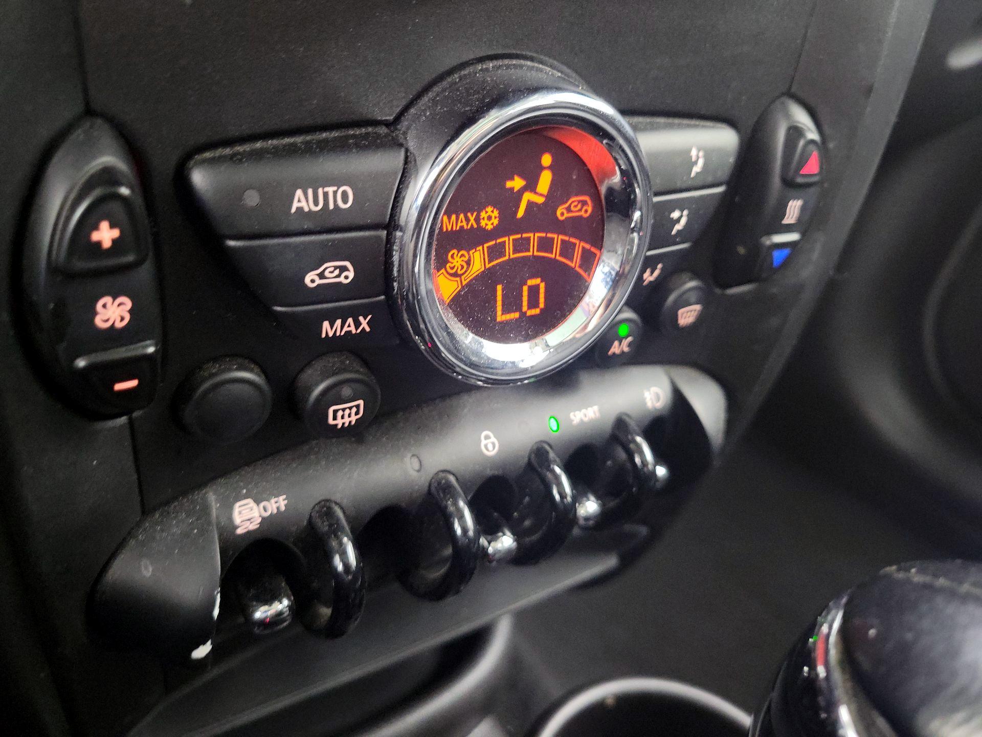 Thumbnail: 2015 MINI Cooper Countryman - 15