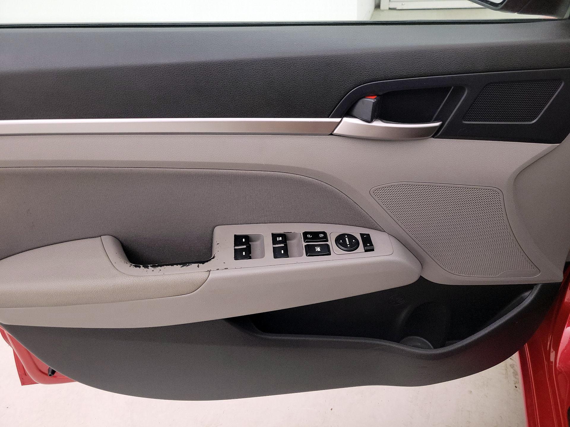 Thumbnail: 2020 Hyundai Elantra - 12