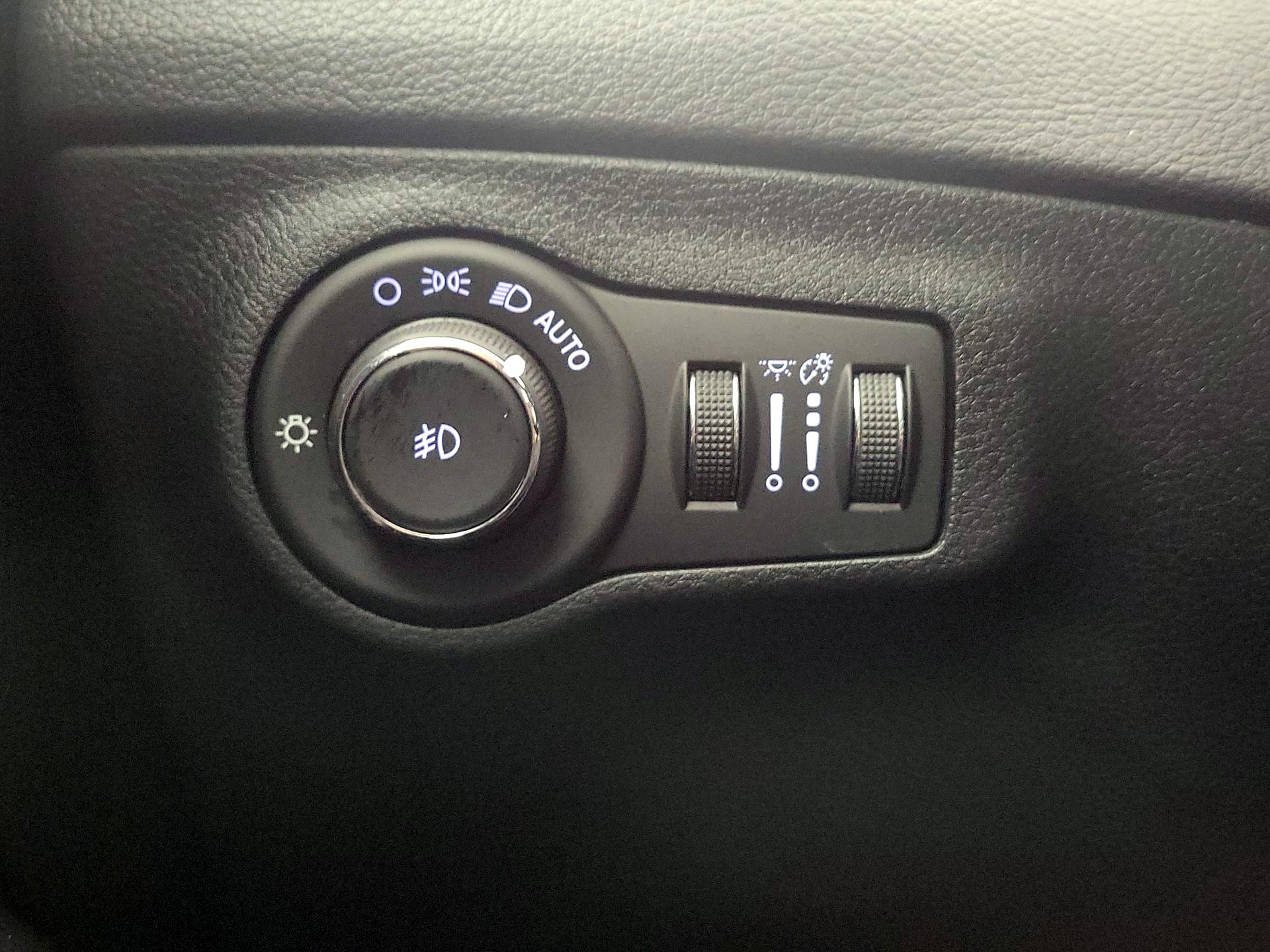 Thumbnail: 2018 Jeep Compass - 13
