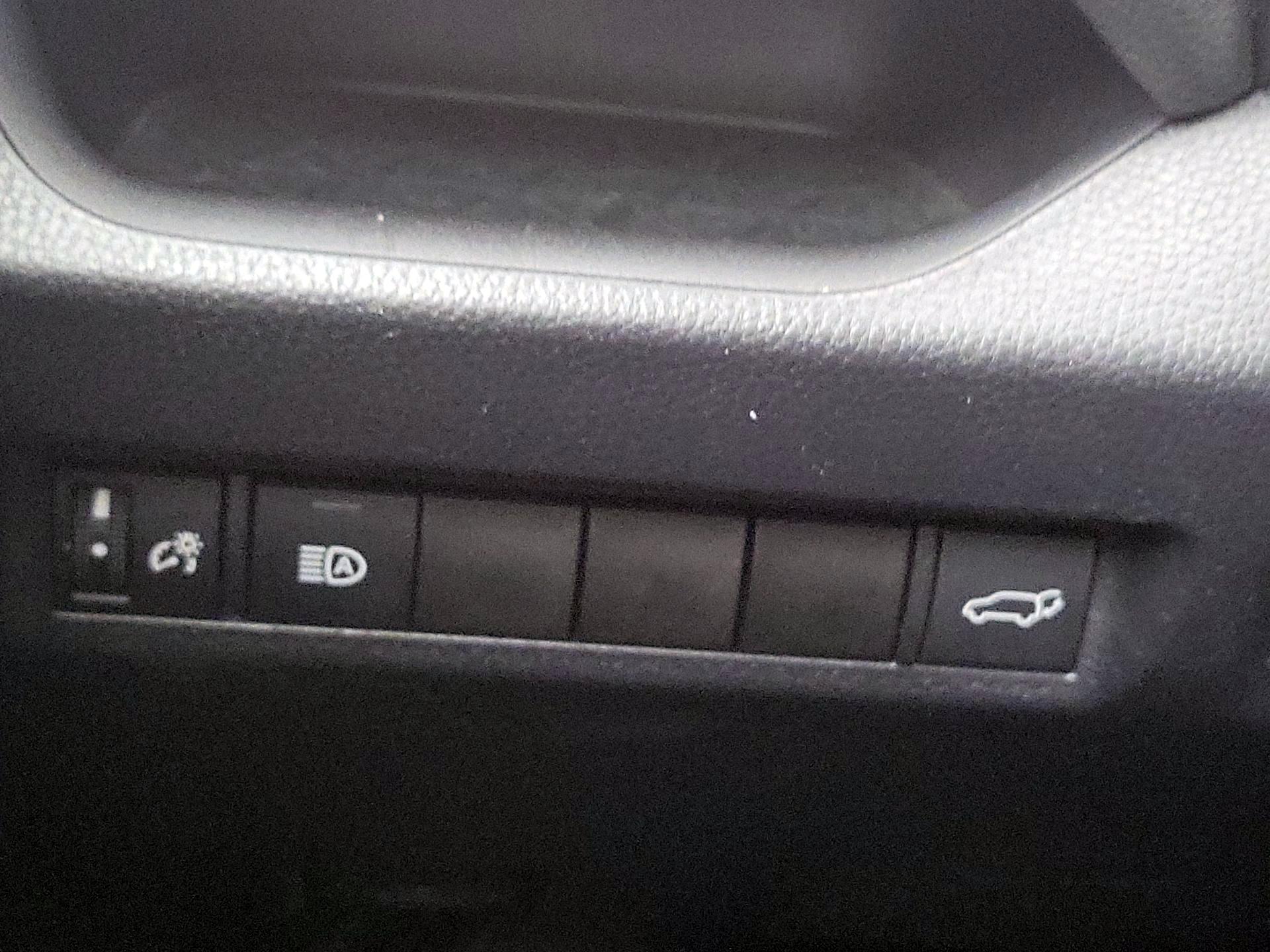 Thumbnail: 2020 Toyota RAV4 - 13