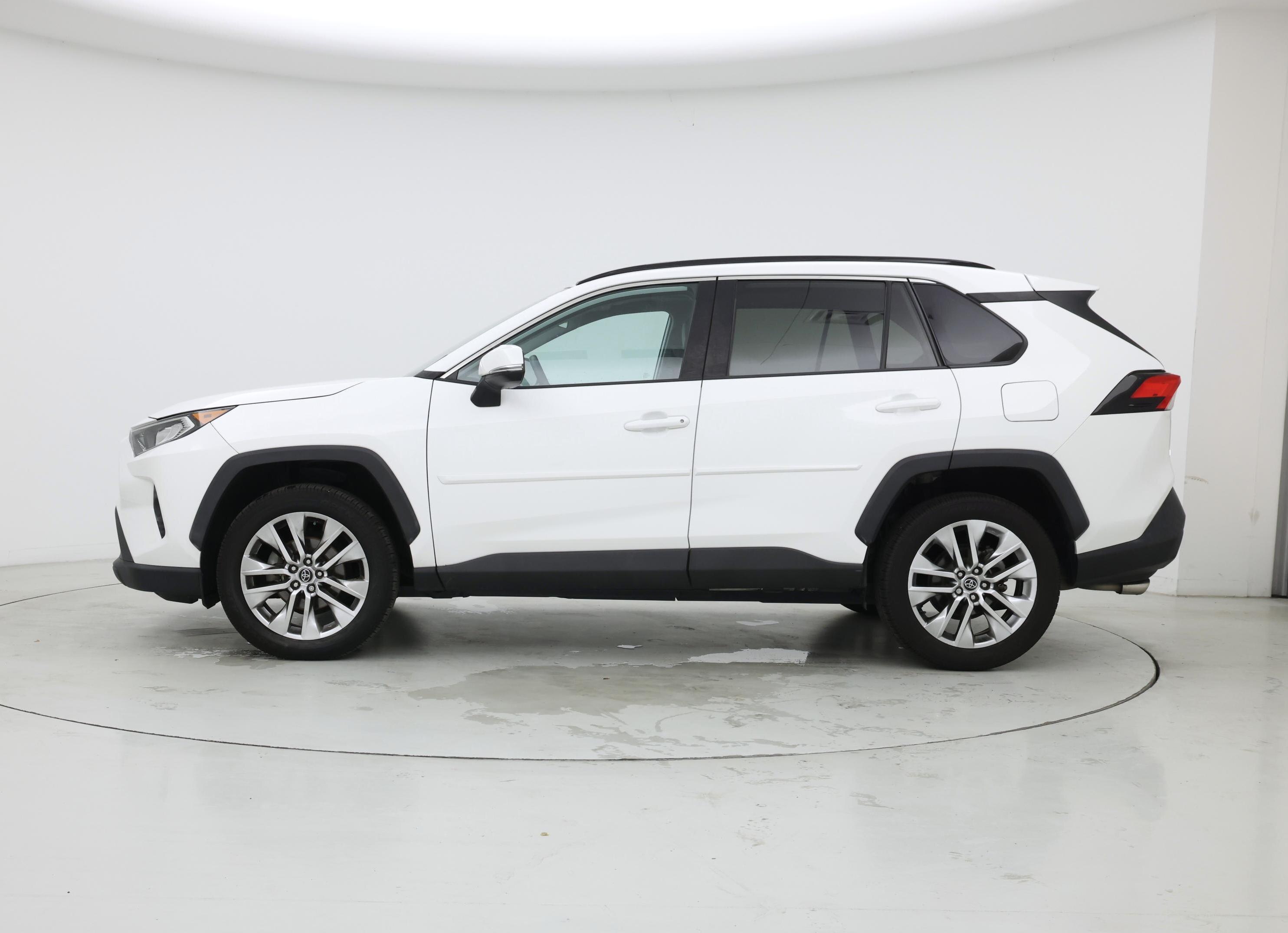 Thumbnail: 2020 Toyota RAV4 - 3