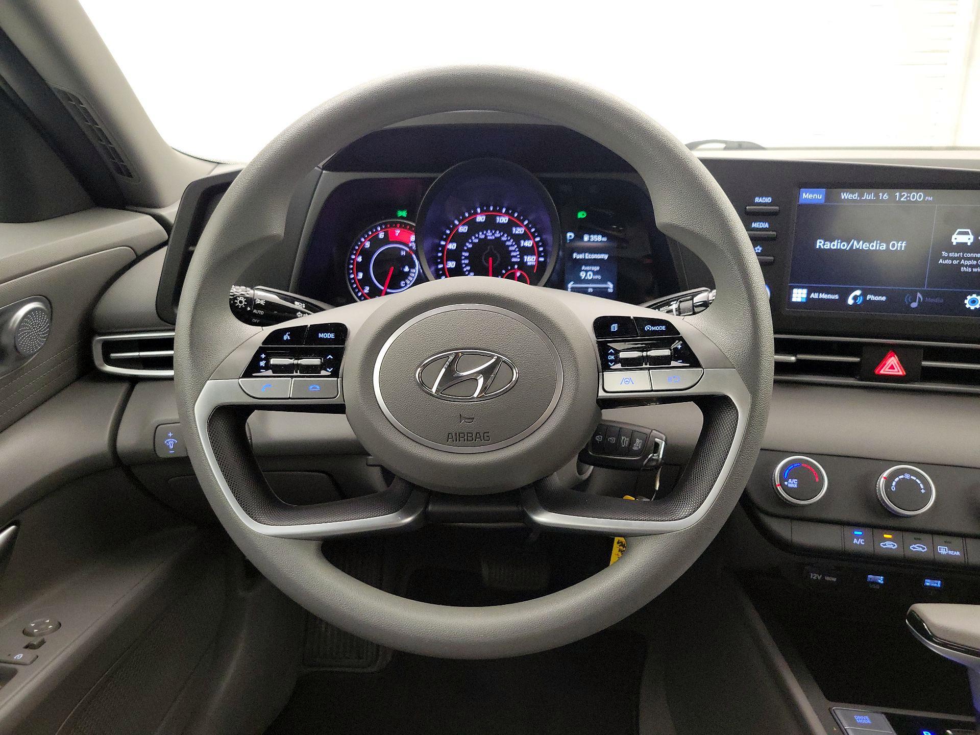 Thumbnail: 2022 Hyundai Elantra - 10
