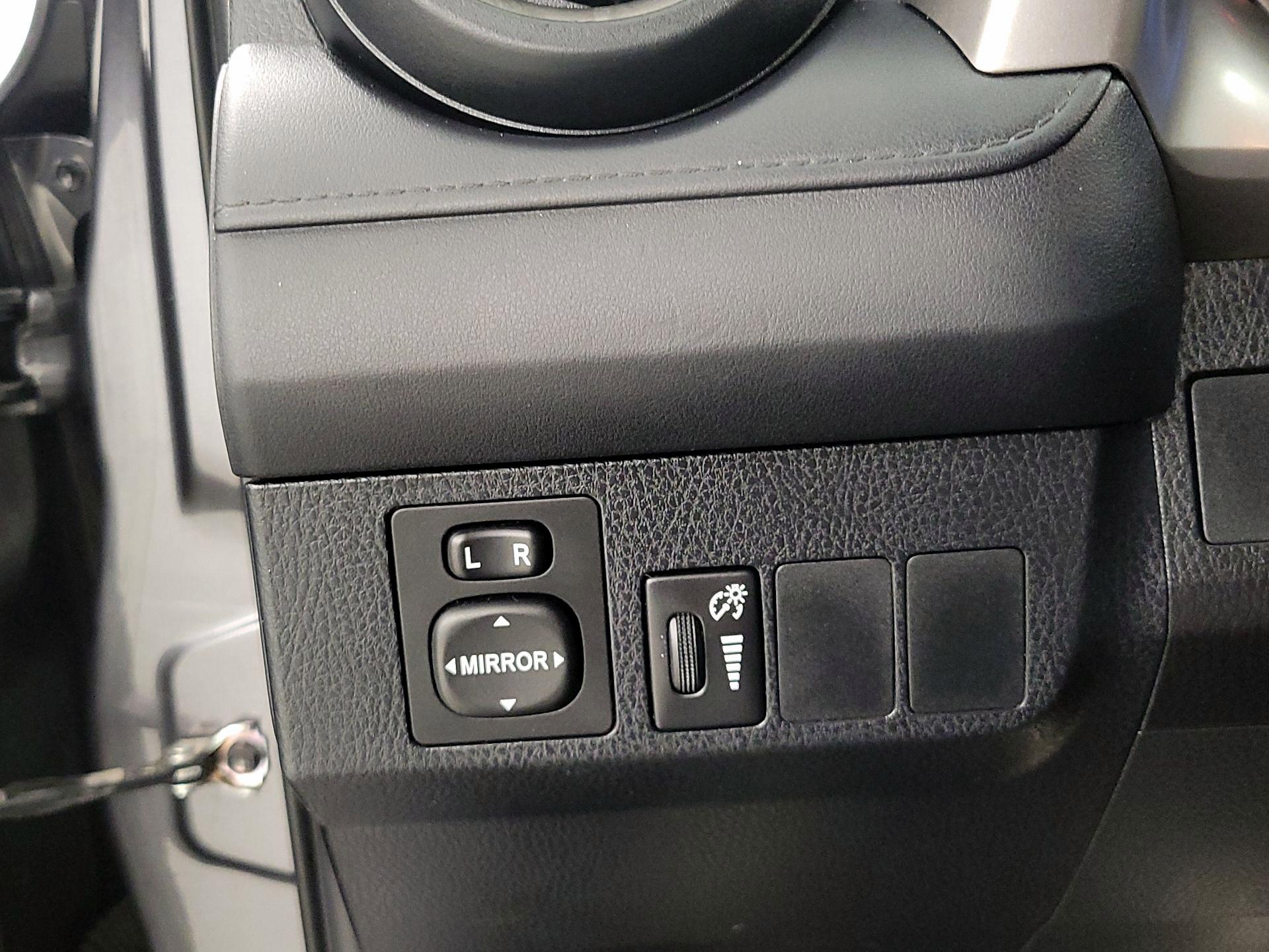 Thumbnail: 2016 Toyota RAV4 - 13